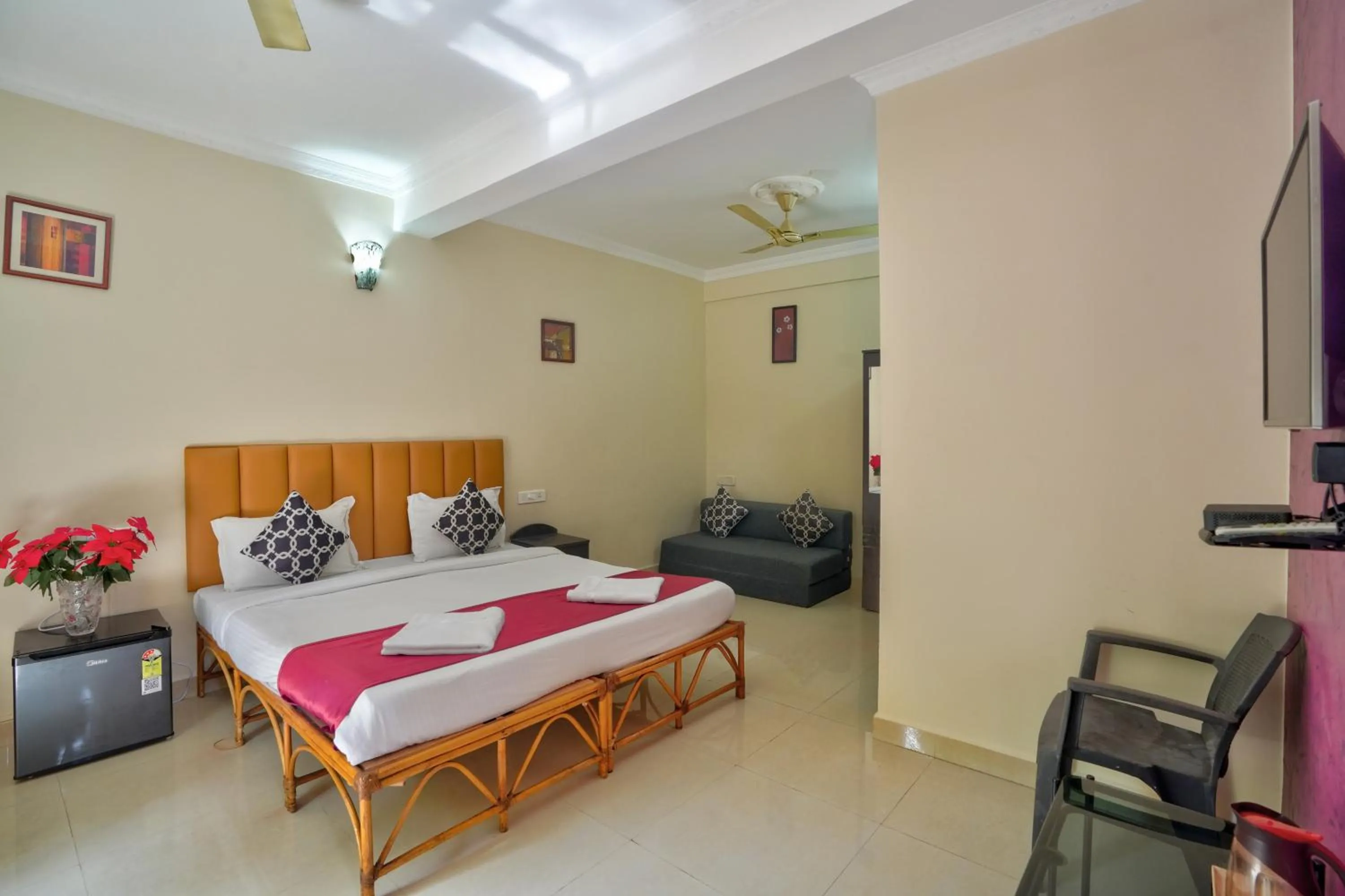 Bedroom, Bed in Hotel Leela Inn