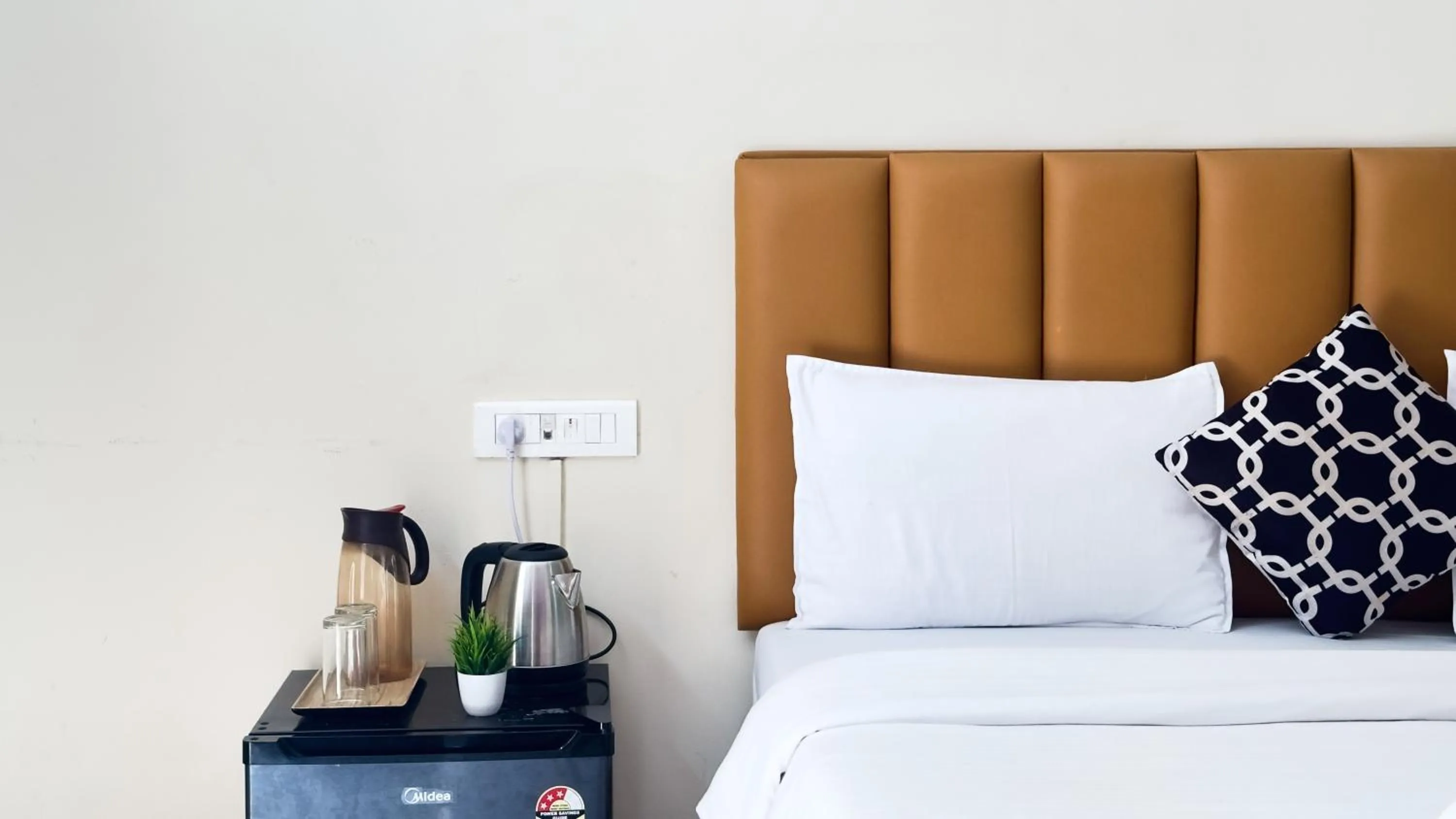 Bed in Hotel Leela Inn