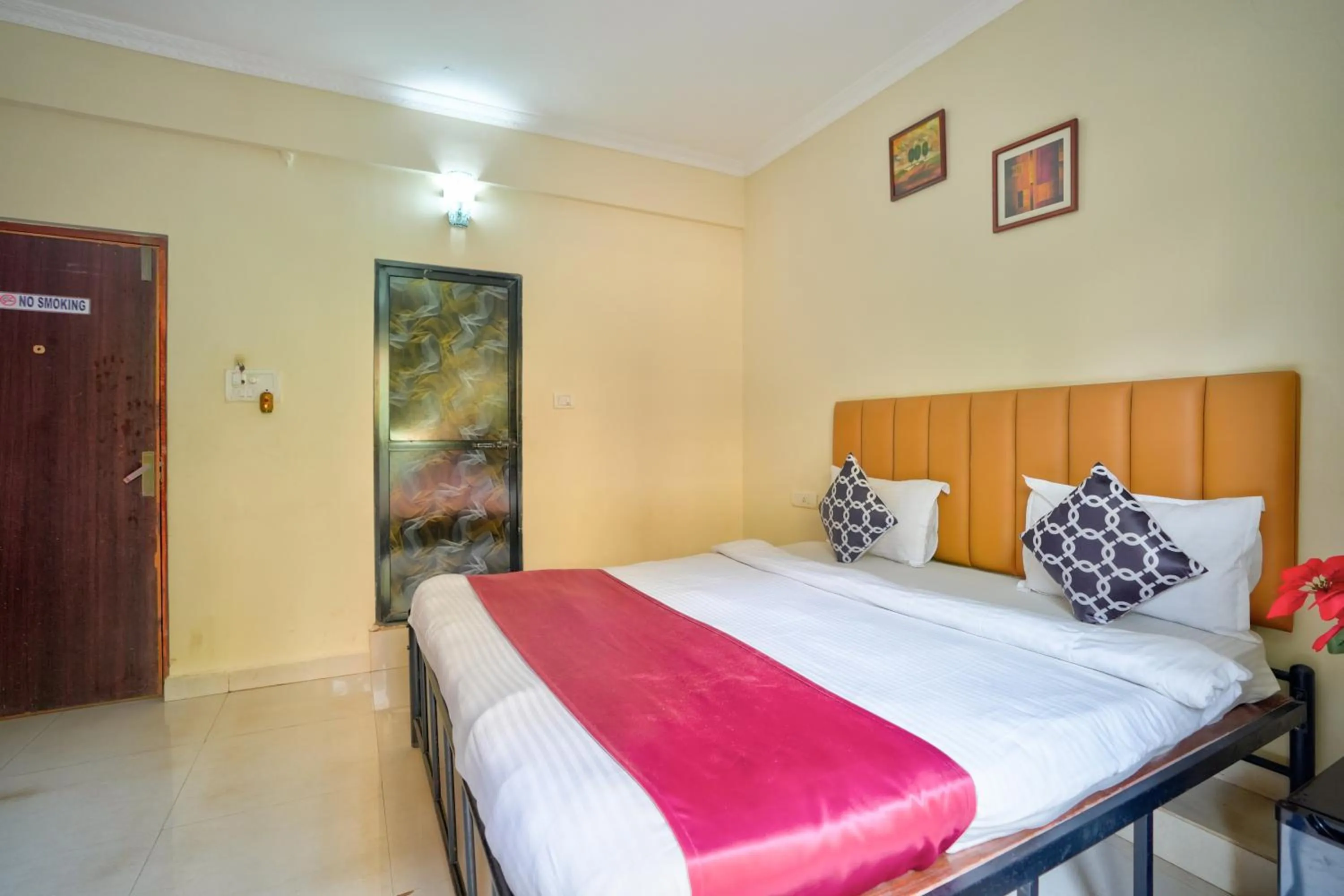 Bedroom, Bed in Hotel Leela Inn