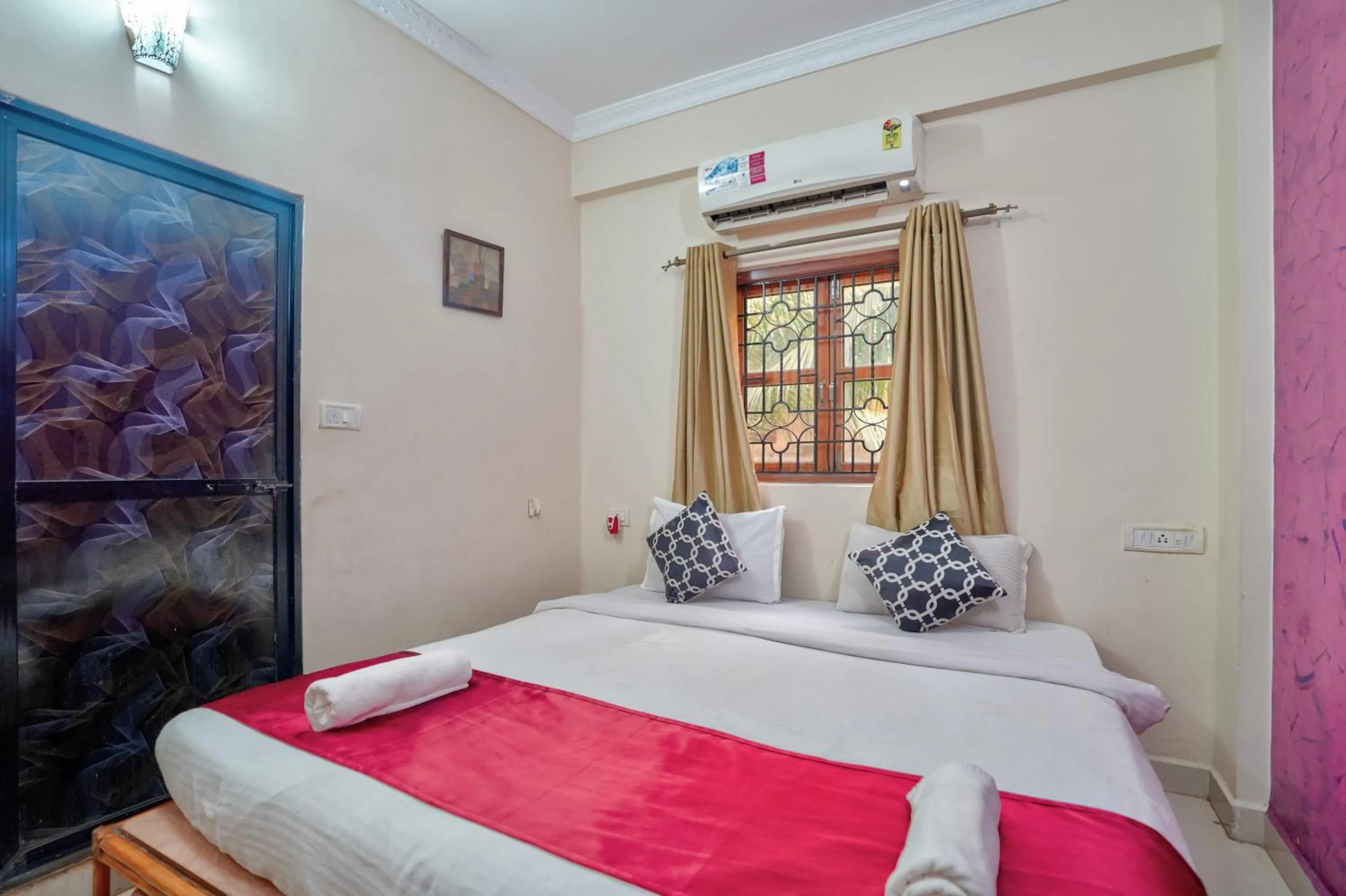 Bedroom, Bed in Hotel Leela Inn