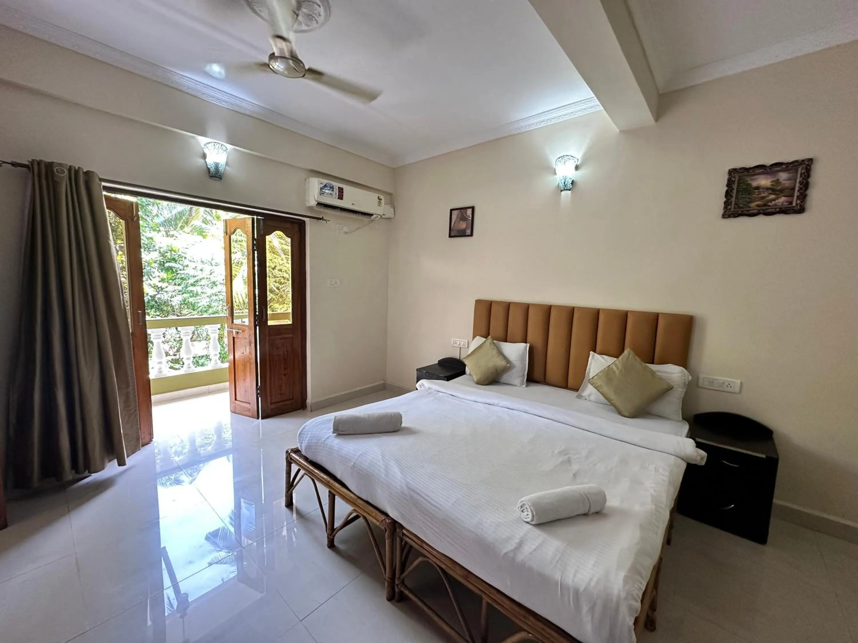 Bed in Hotel Leela Inn