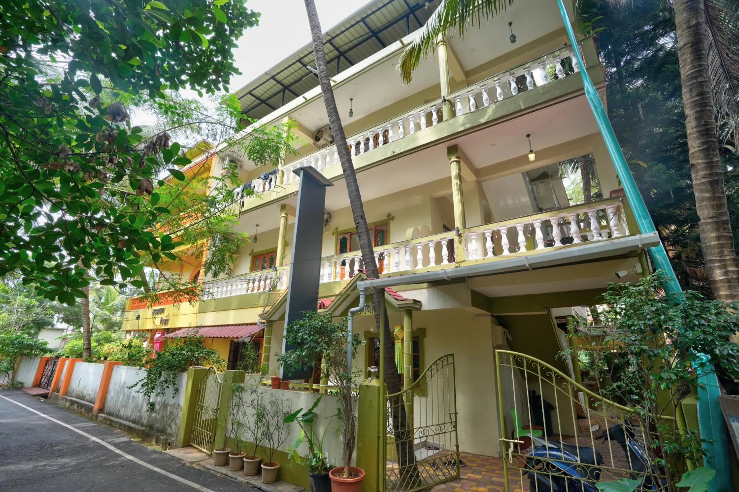 Facade/entrance in Hotel Leela Inn
