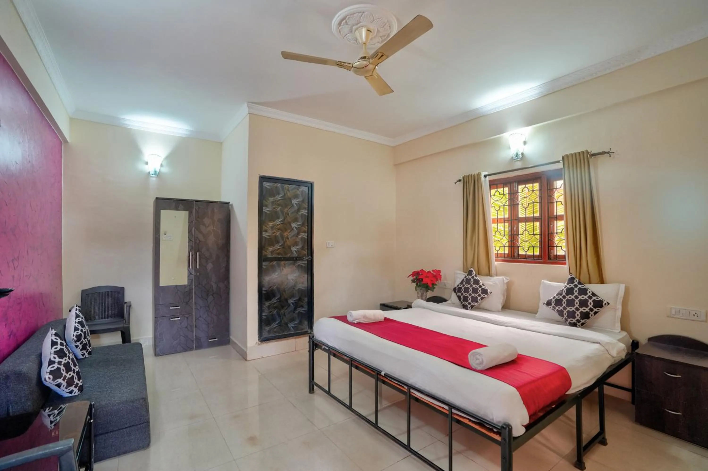 Bedroom, Bed in Hotel Leela Inn