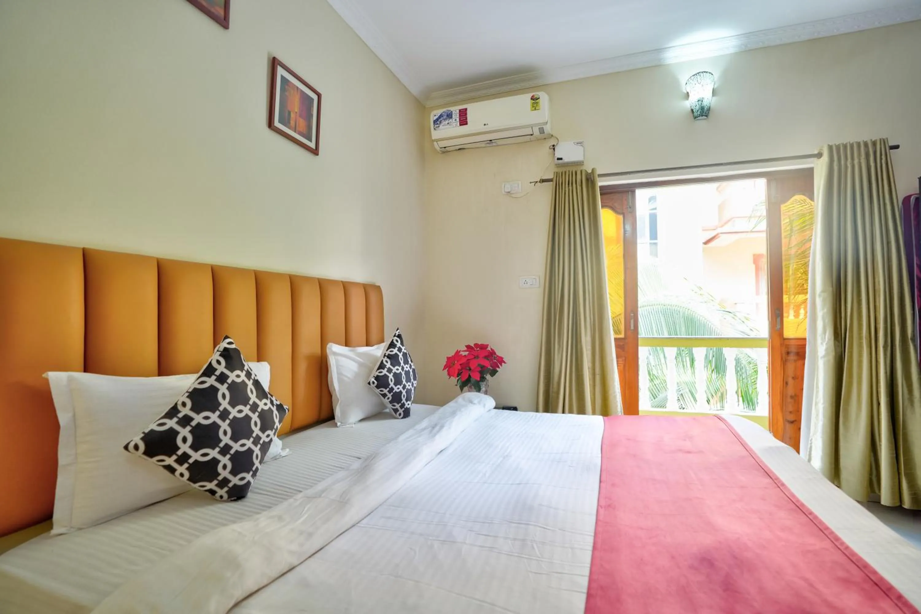 Bedroom, Bed in Hotel Leela Inn