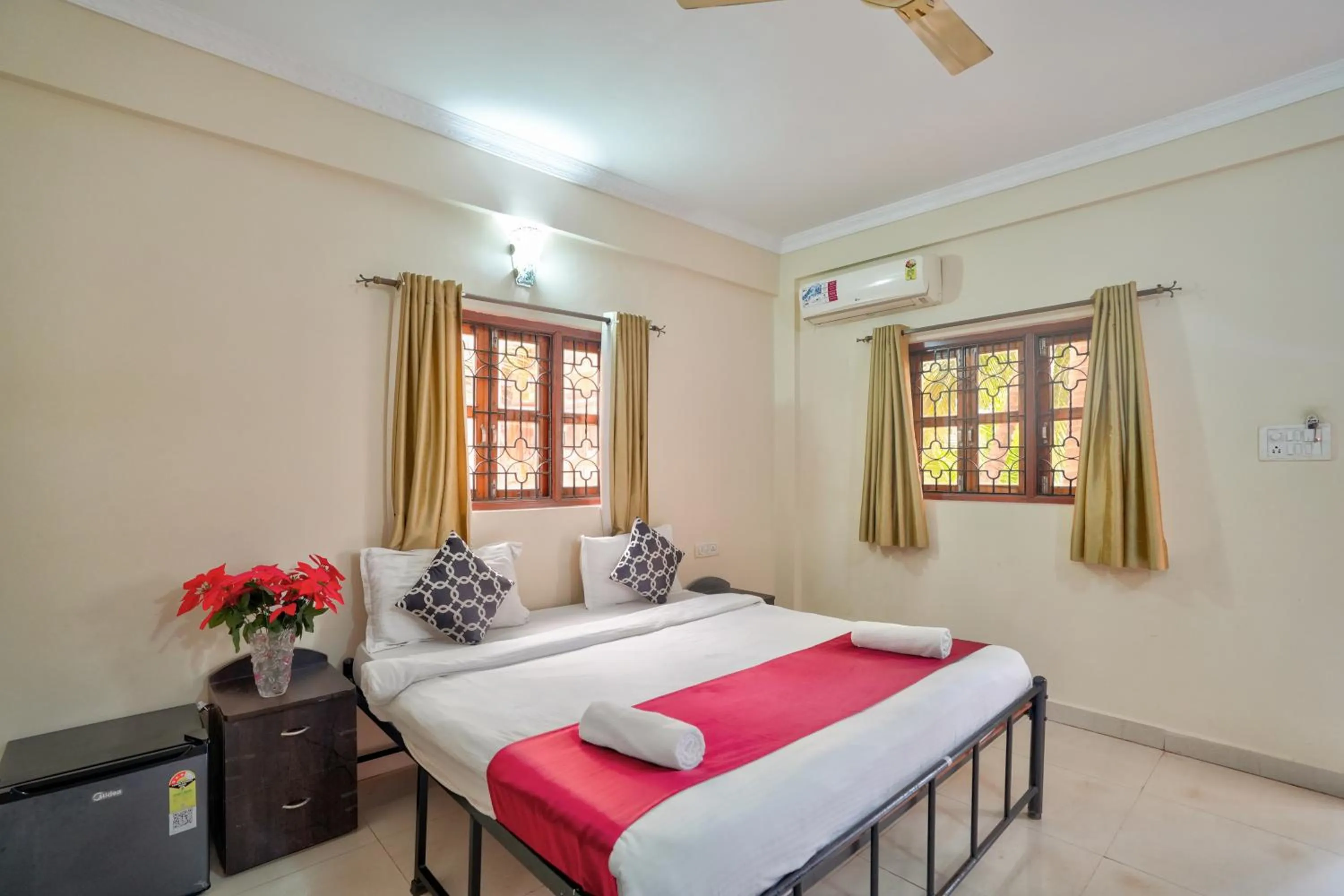 Bedroom, Bed in Hotel Leela Inn