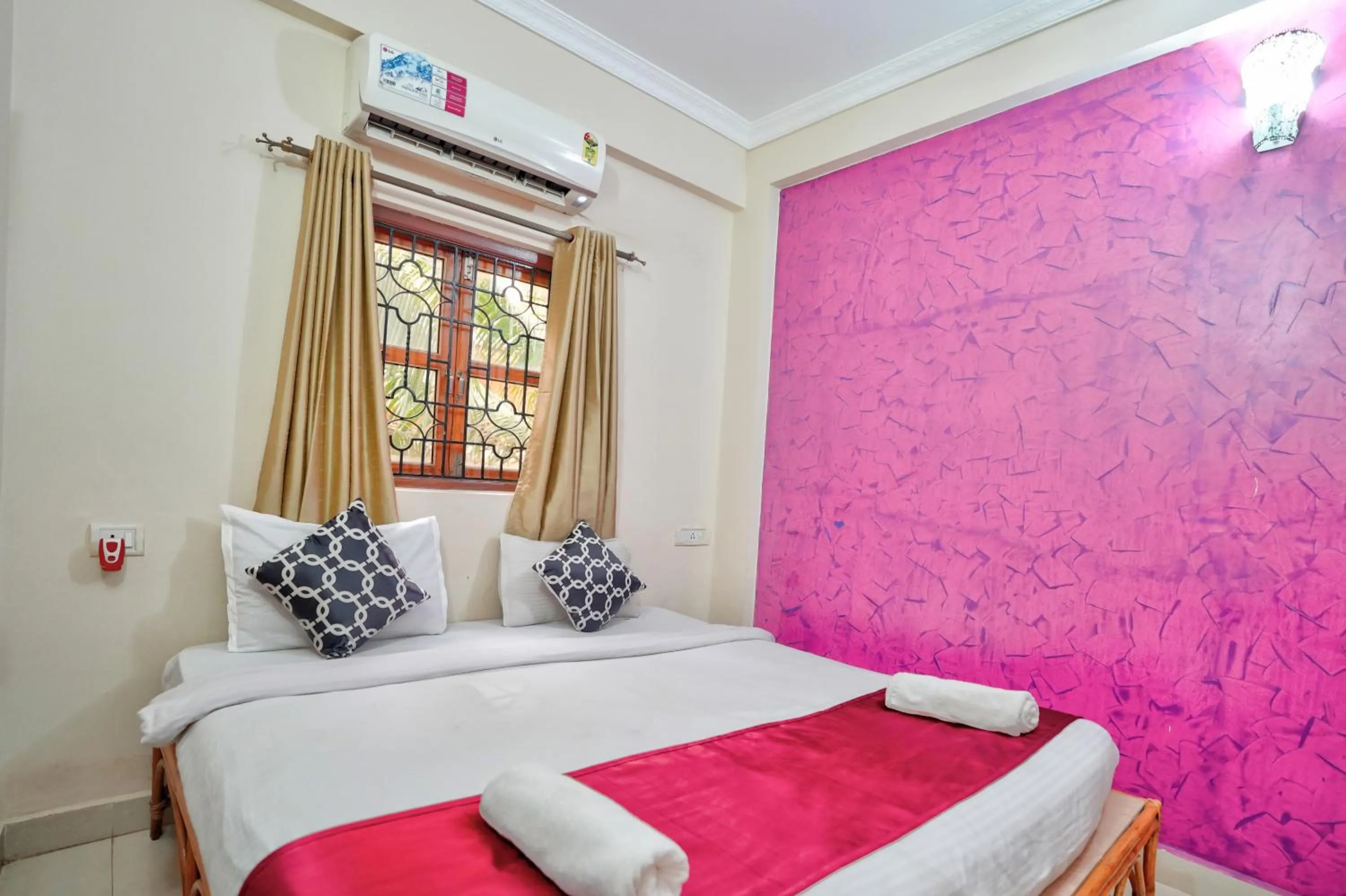 Bedroom, Bed in Hotel Leela Inn