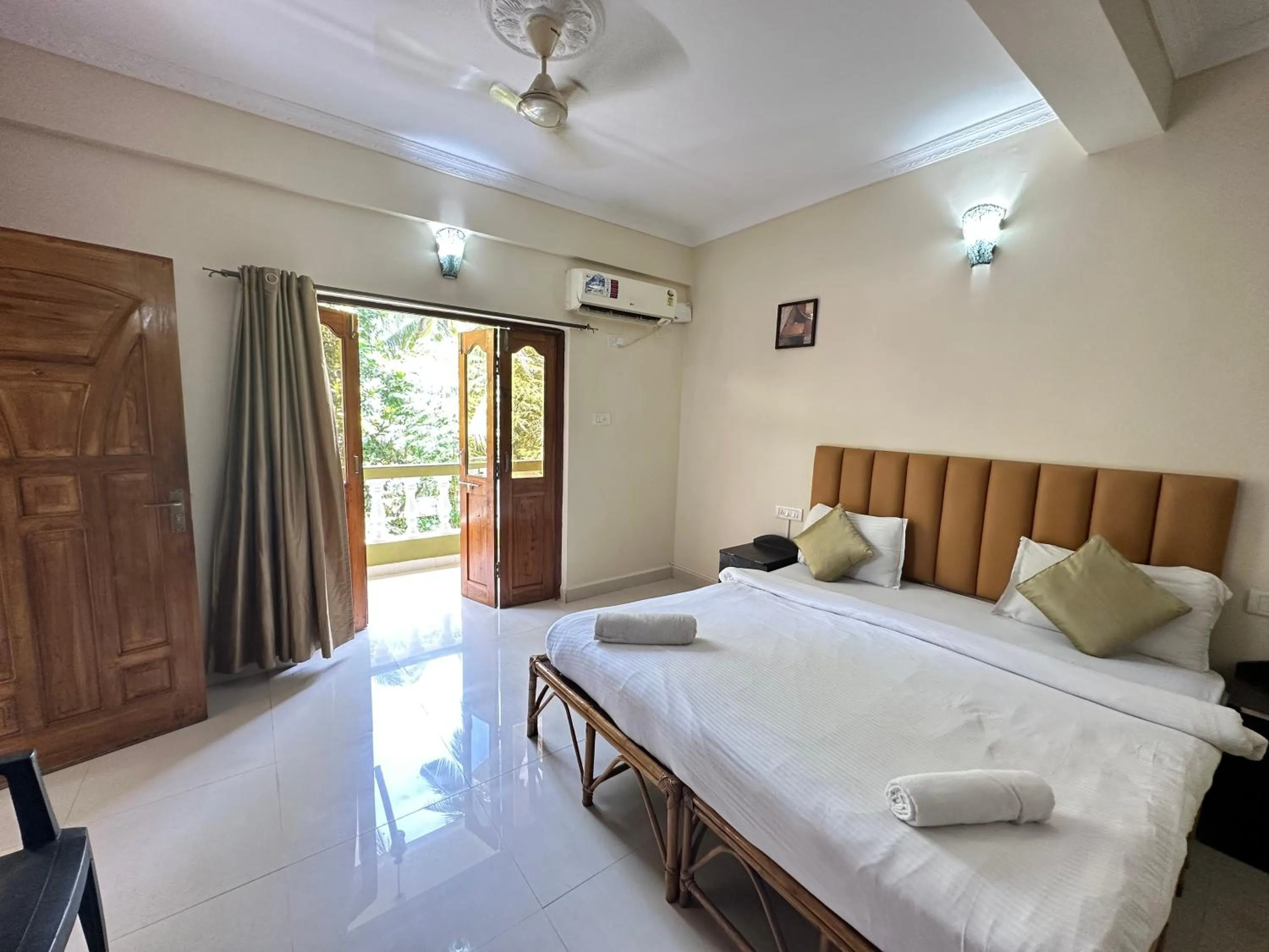 Bed in Hotel Leela Inn