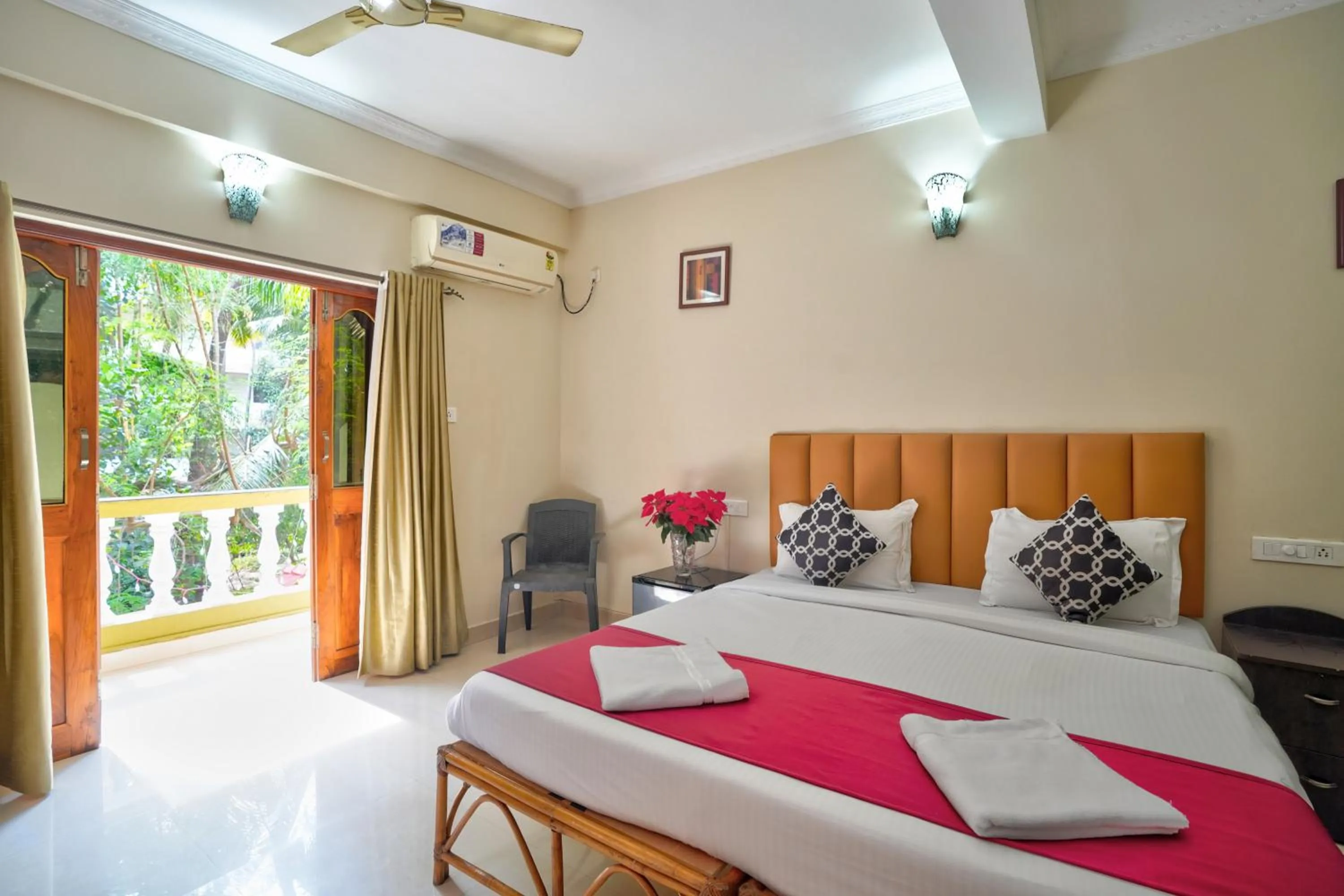 Bedroom, Bed in Hotel Leela Inn