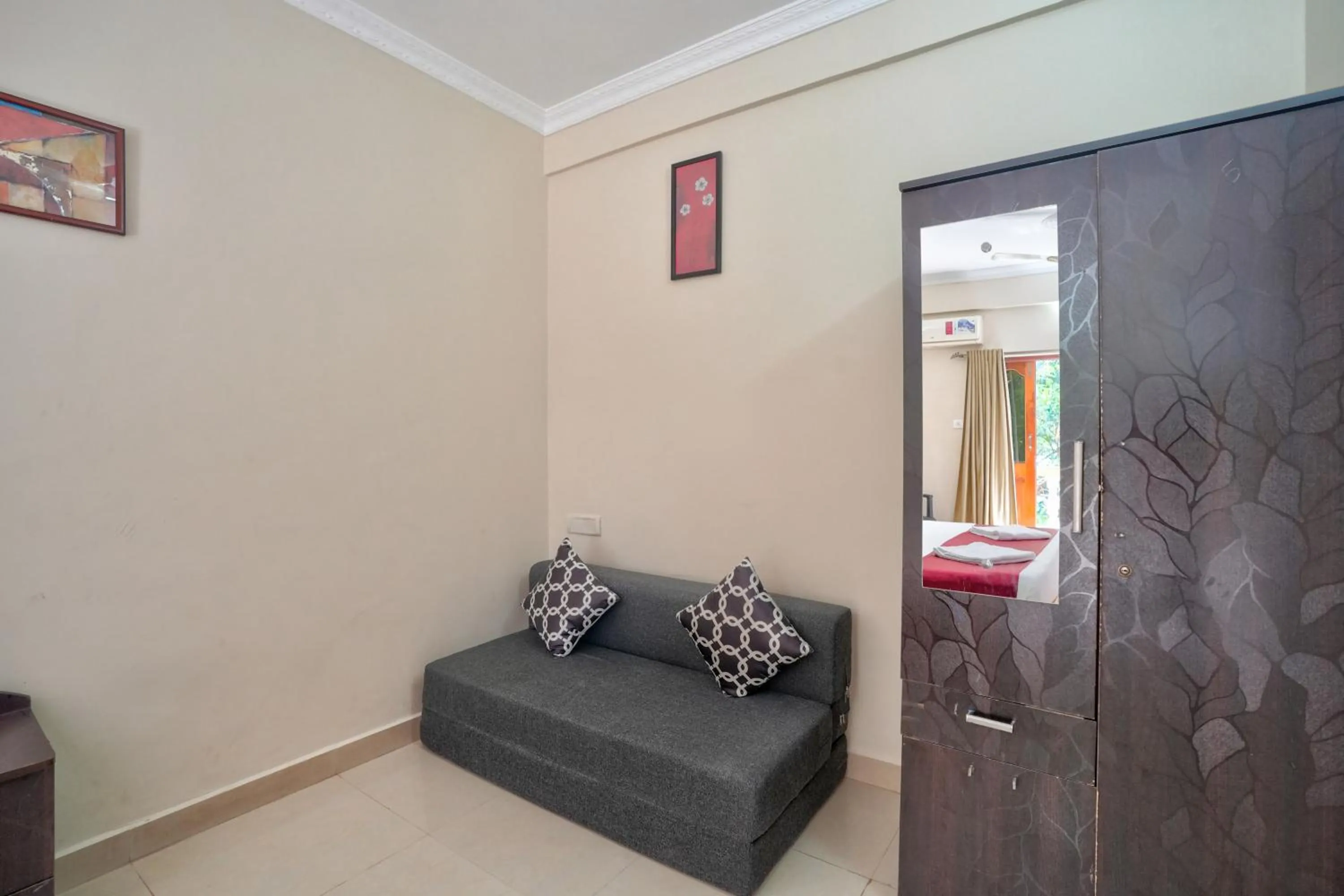 Bed in Hotel Leela Inn