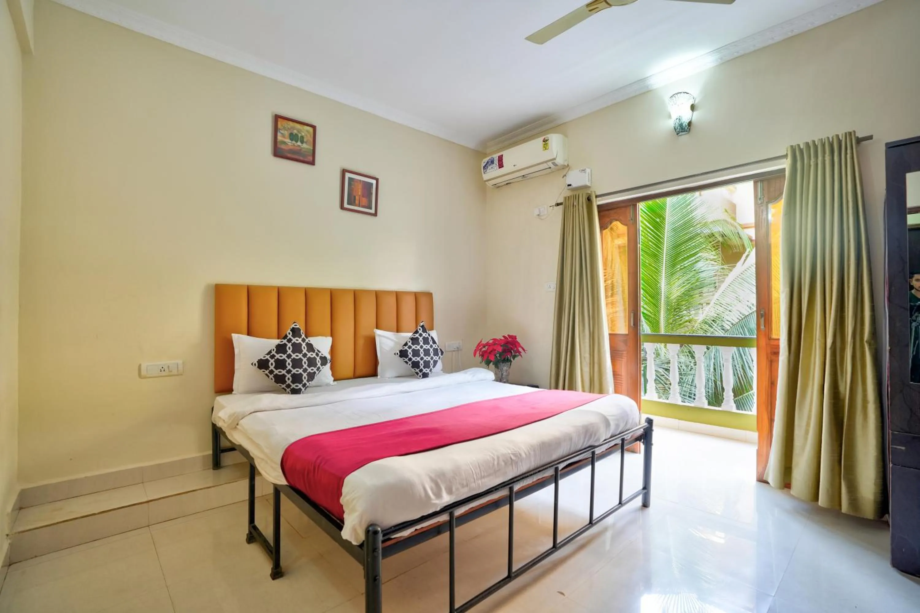 Bedroom, Bed in Hotel Leela Inn