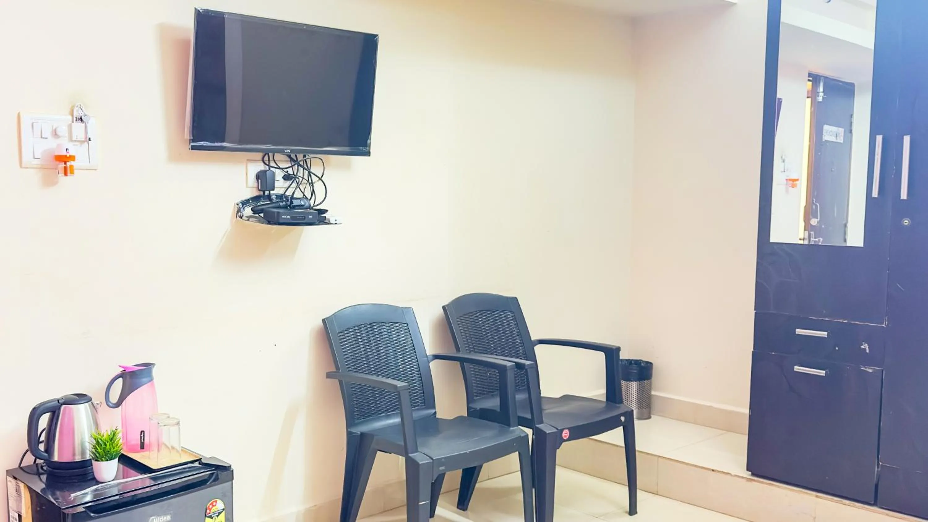 Photo of the whole room in Hotel Leela Inn