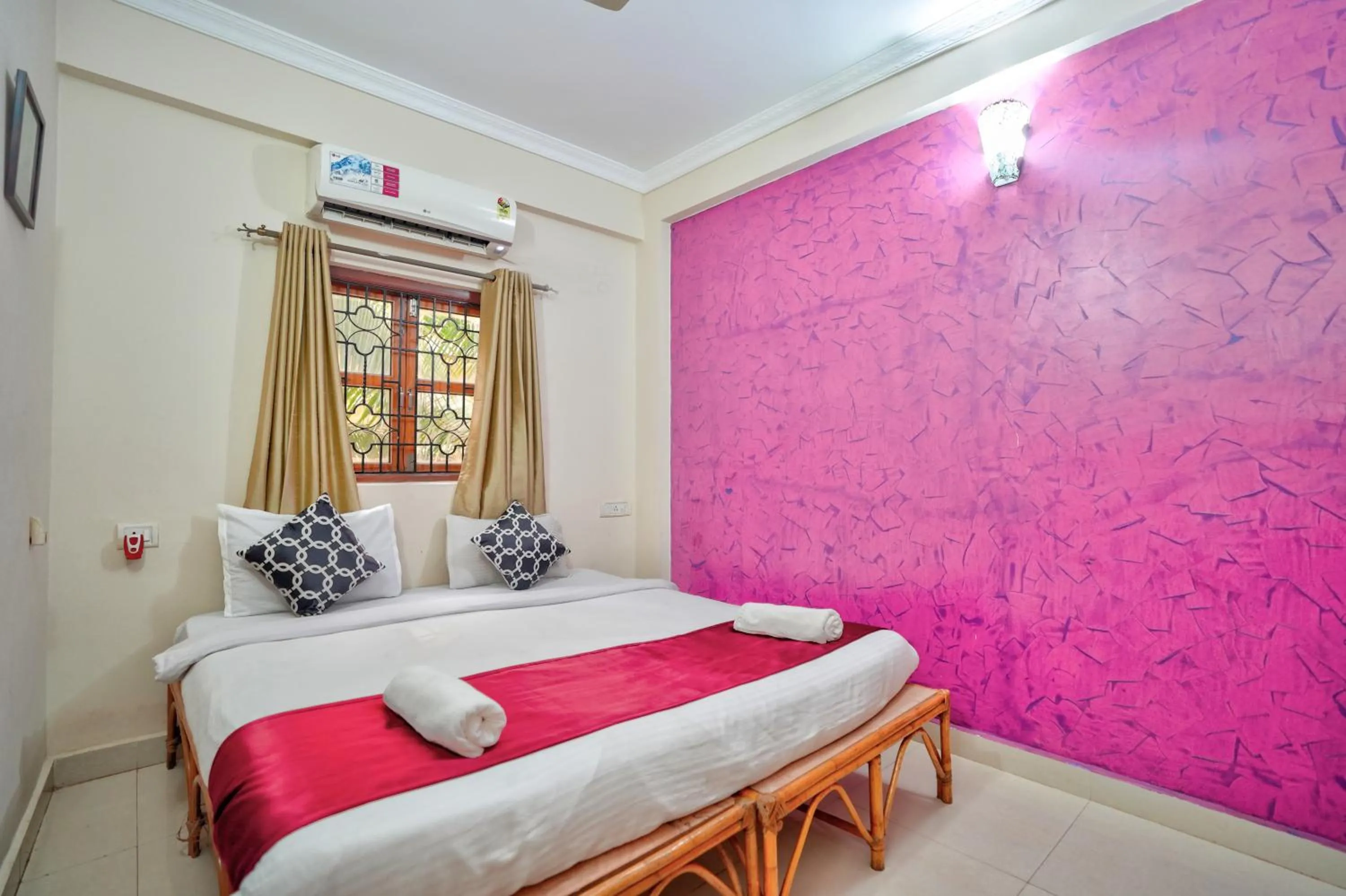 Bedroom, Bed in Hotel Leela Inn