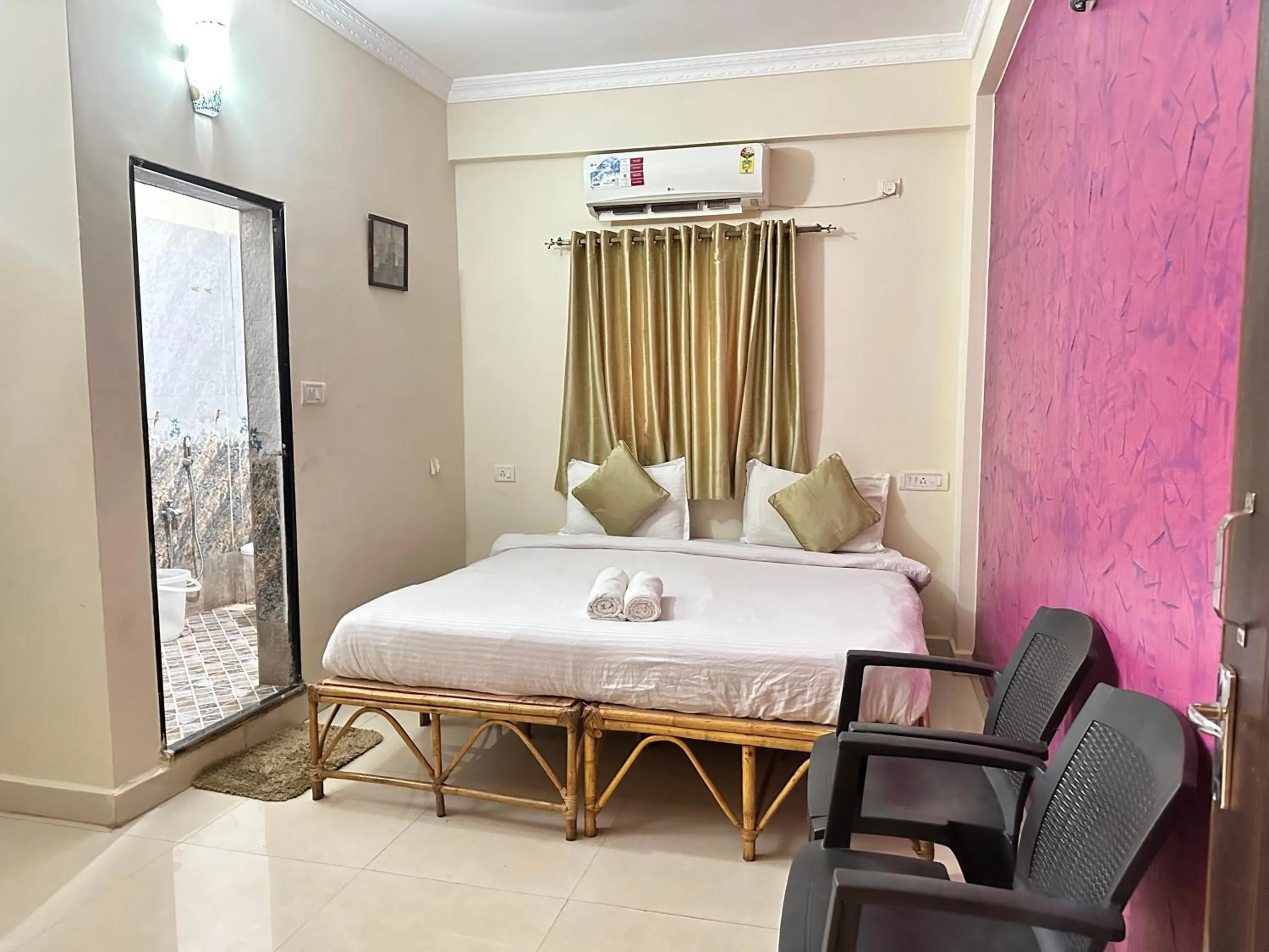 Photo of the whole room in Hotel Leela Inn