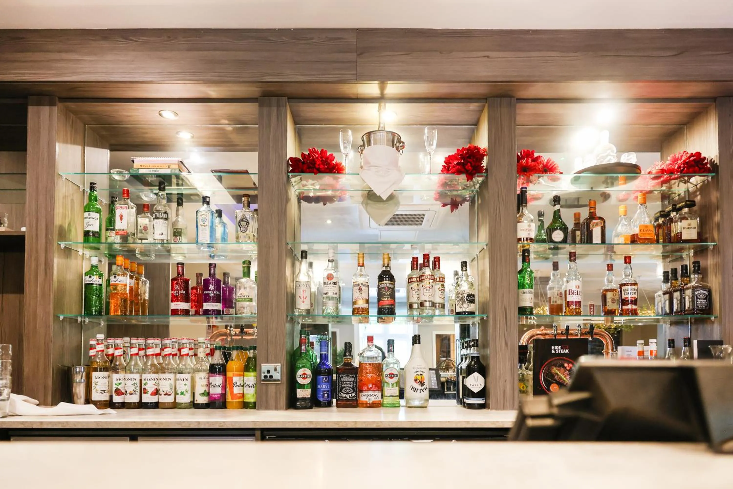 Lounge or bar in OYO Tong Park Hotel