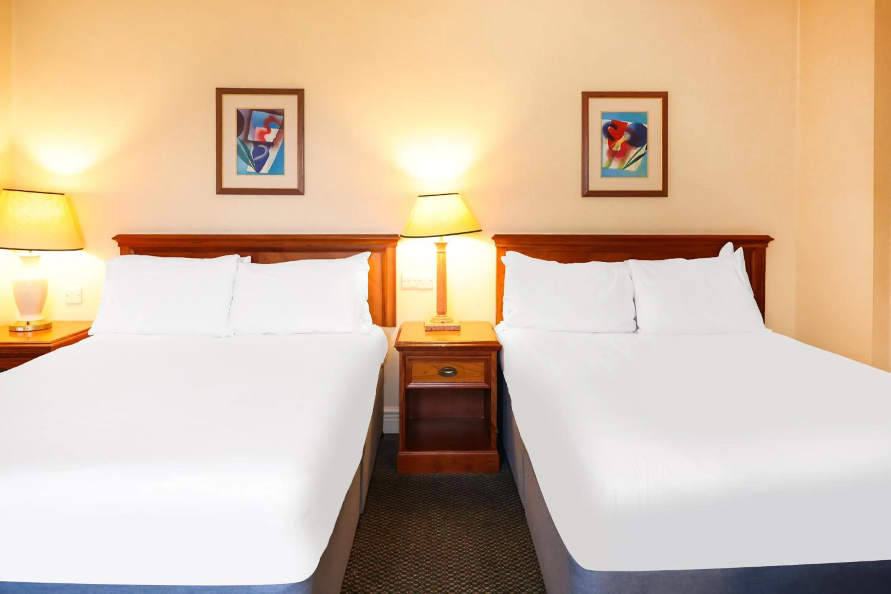 Bedroom, Bed in OYO Tong Park Hotel