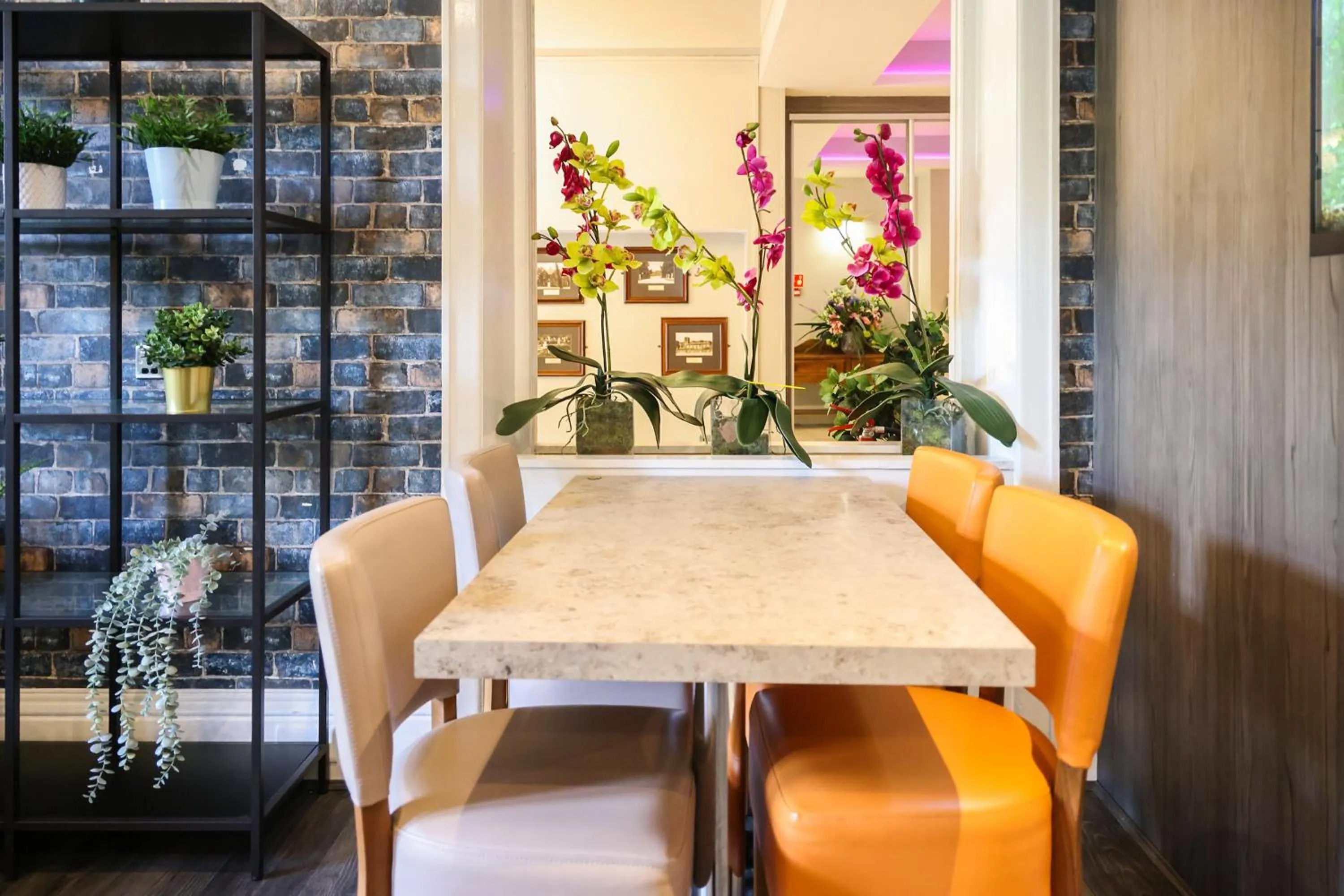 Seating area in OYO Tong Park Hotel