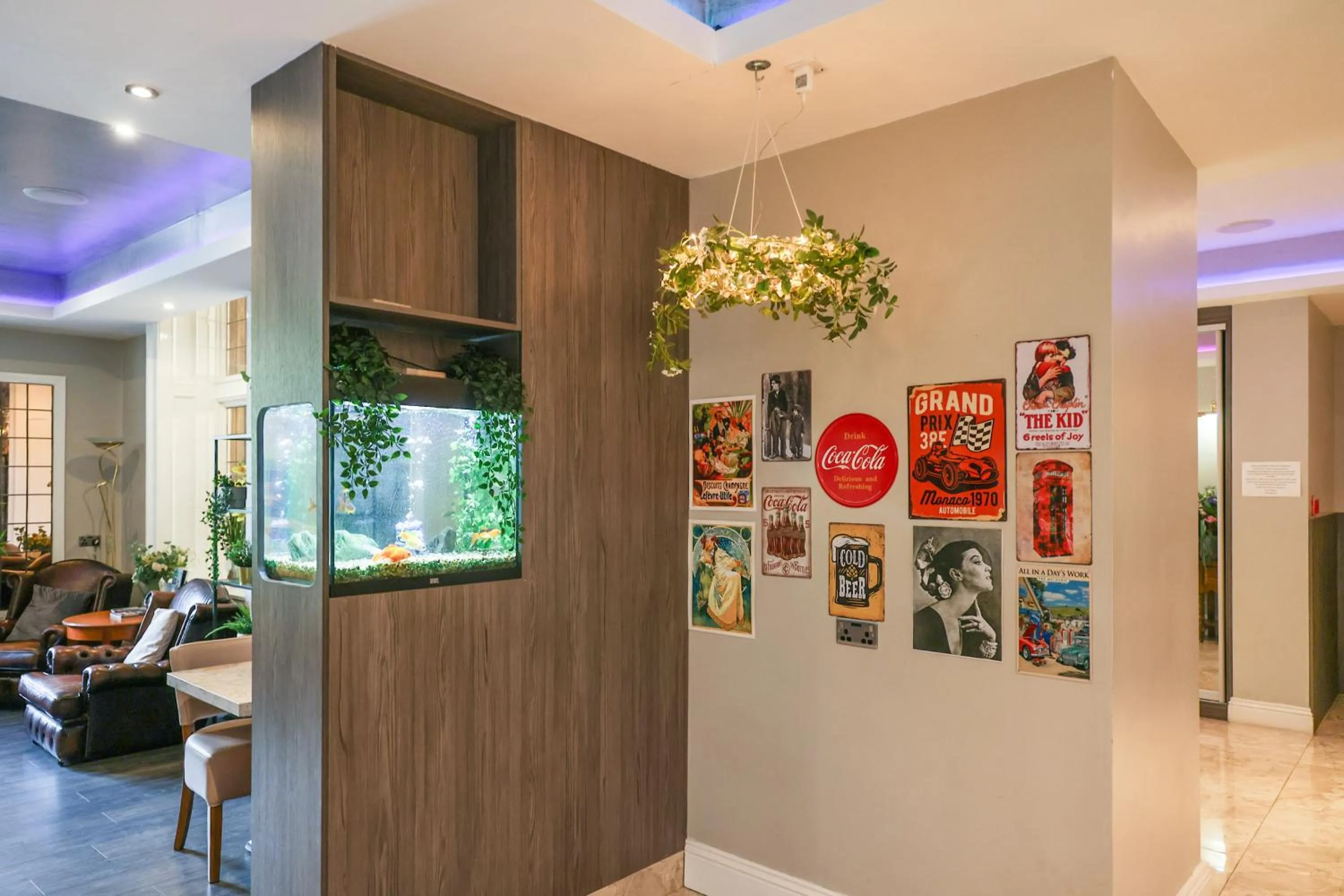 Logo/Certificate/Sign in OYO Tong Park Hotel