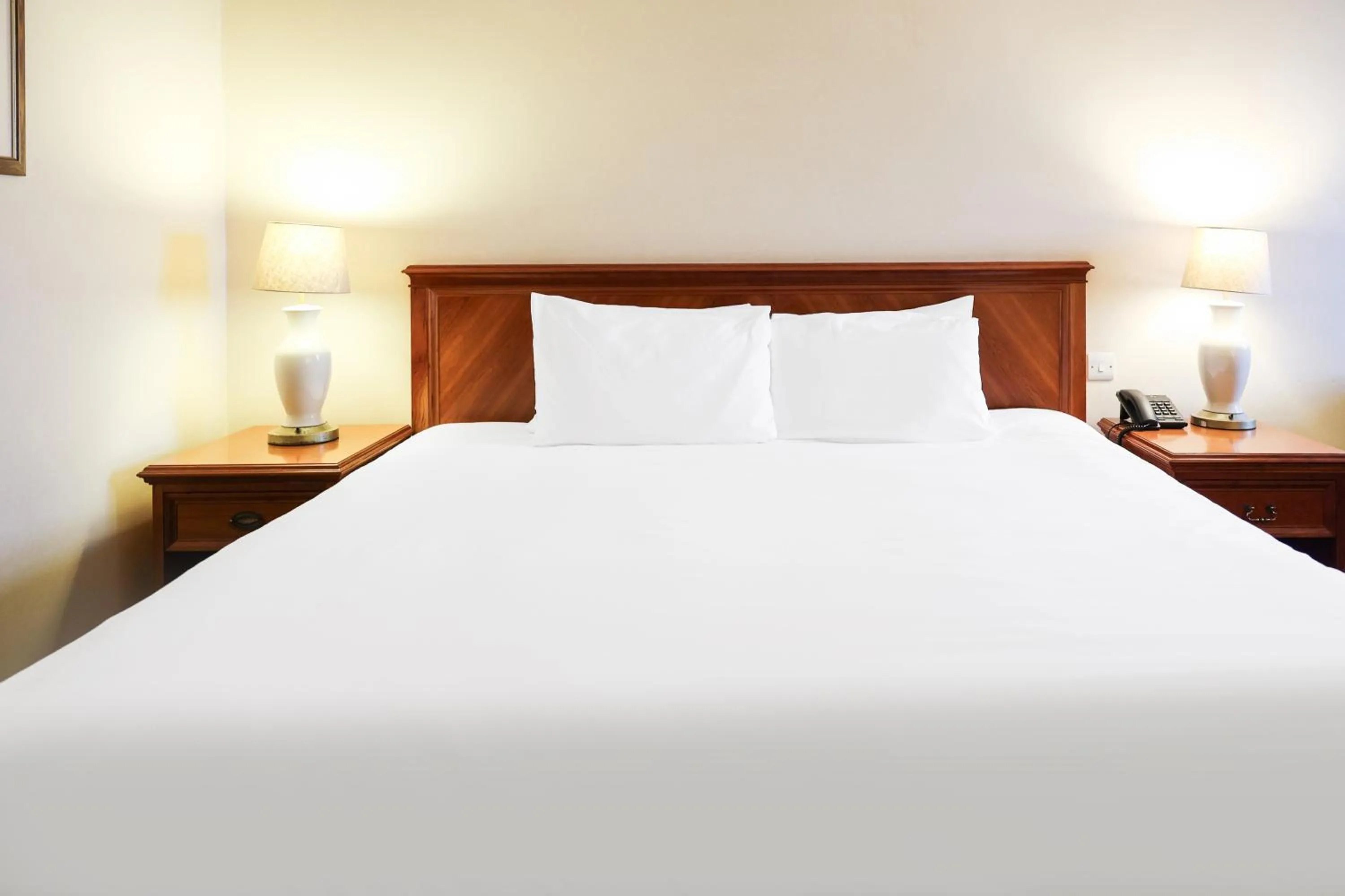 Bedroom, Bed in OYO Tong Park Hotel