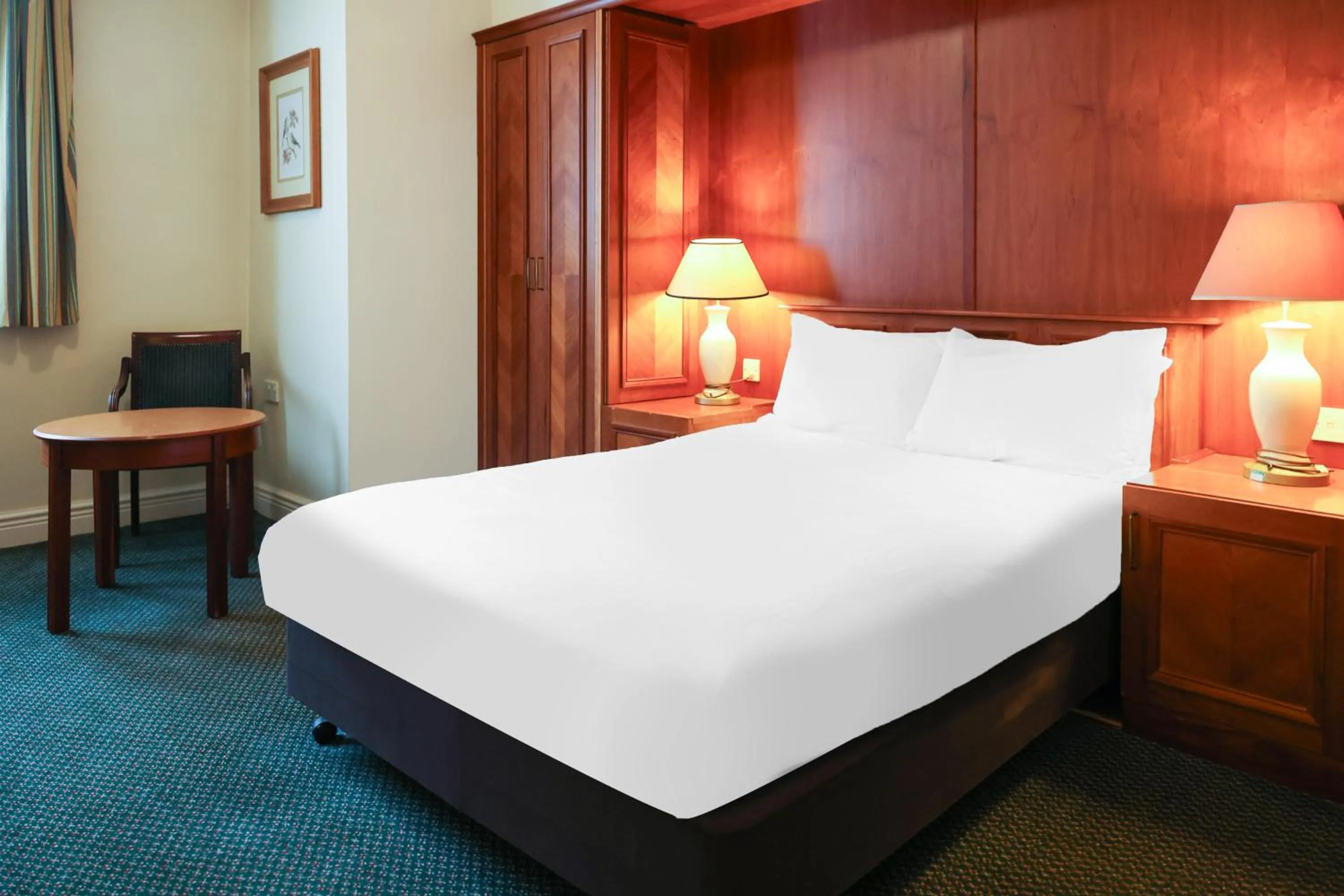 Bedroom, Bed in OYO Tong Park Hotel