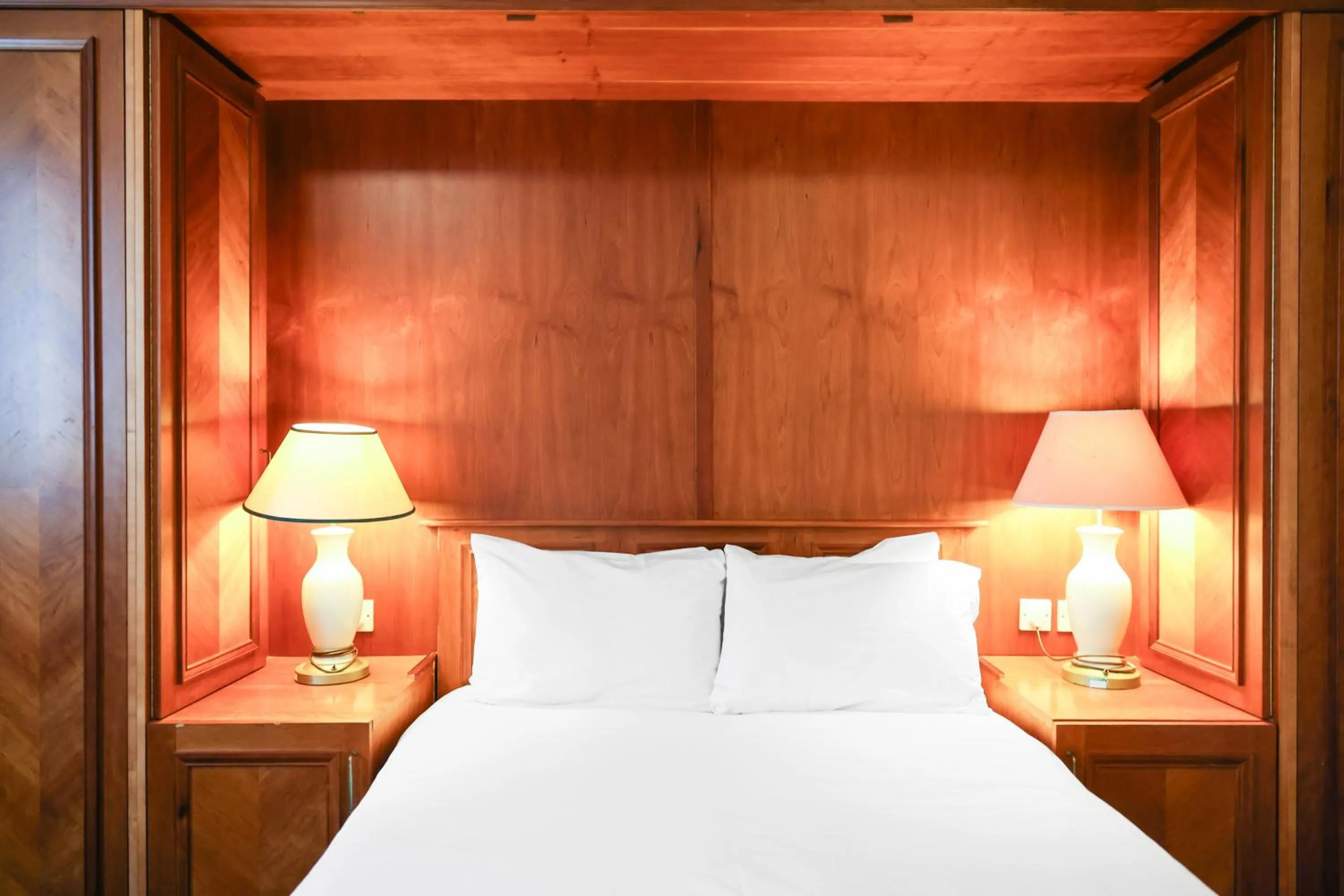 Photo of the whole room, Bed in OYO Tong Park Hotel