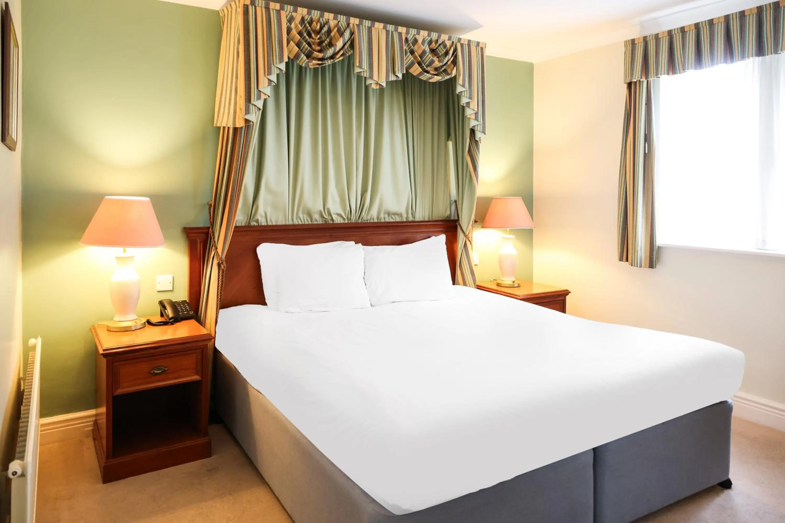 Bedroom, Bed in OYO Tong Park Hotel