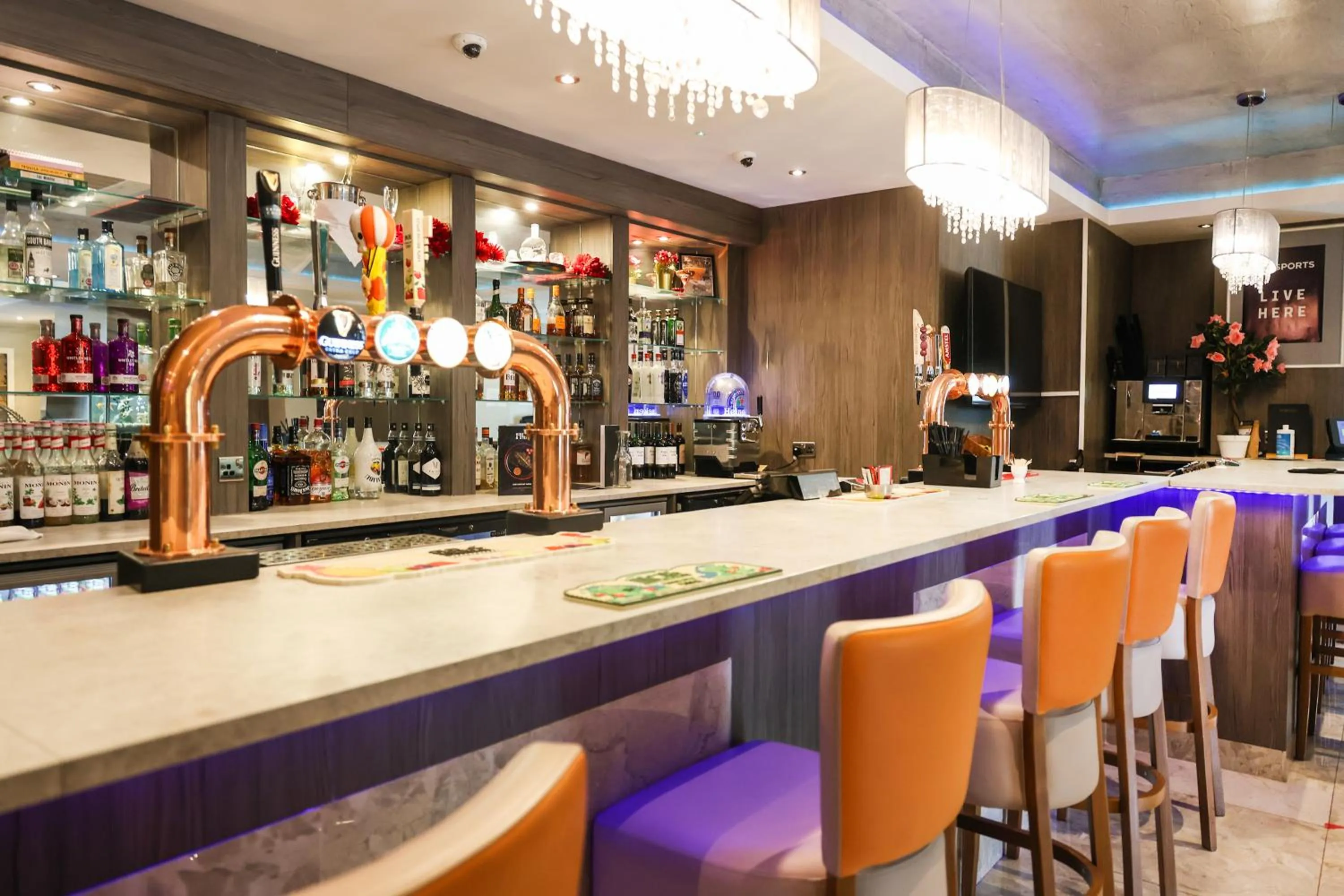 Lounge or bar in OYO Tong Park Hotel