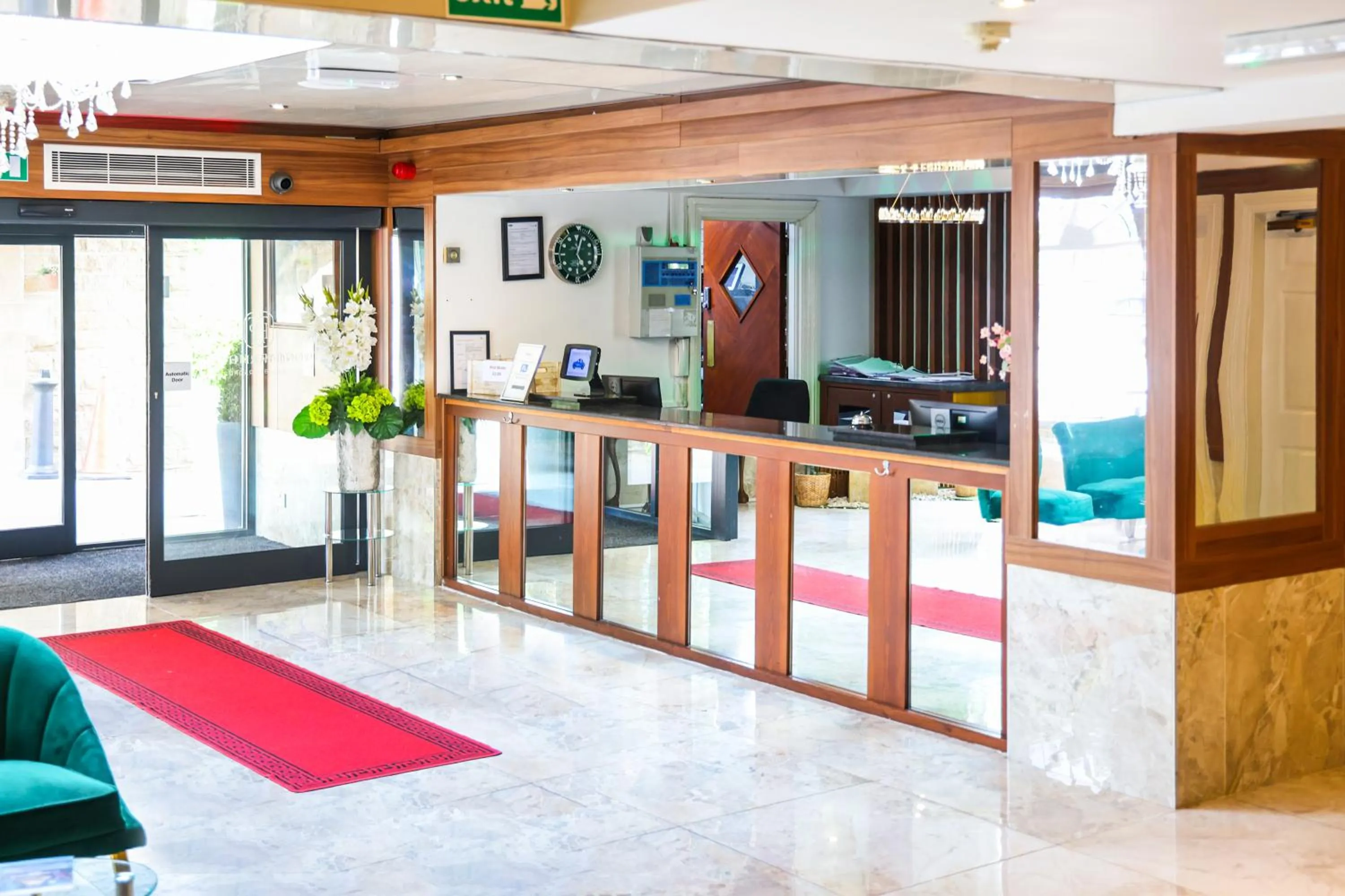 Lobby or reception in OYO Tong Park Hotel