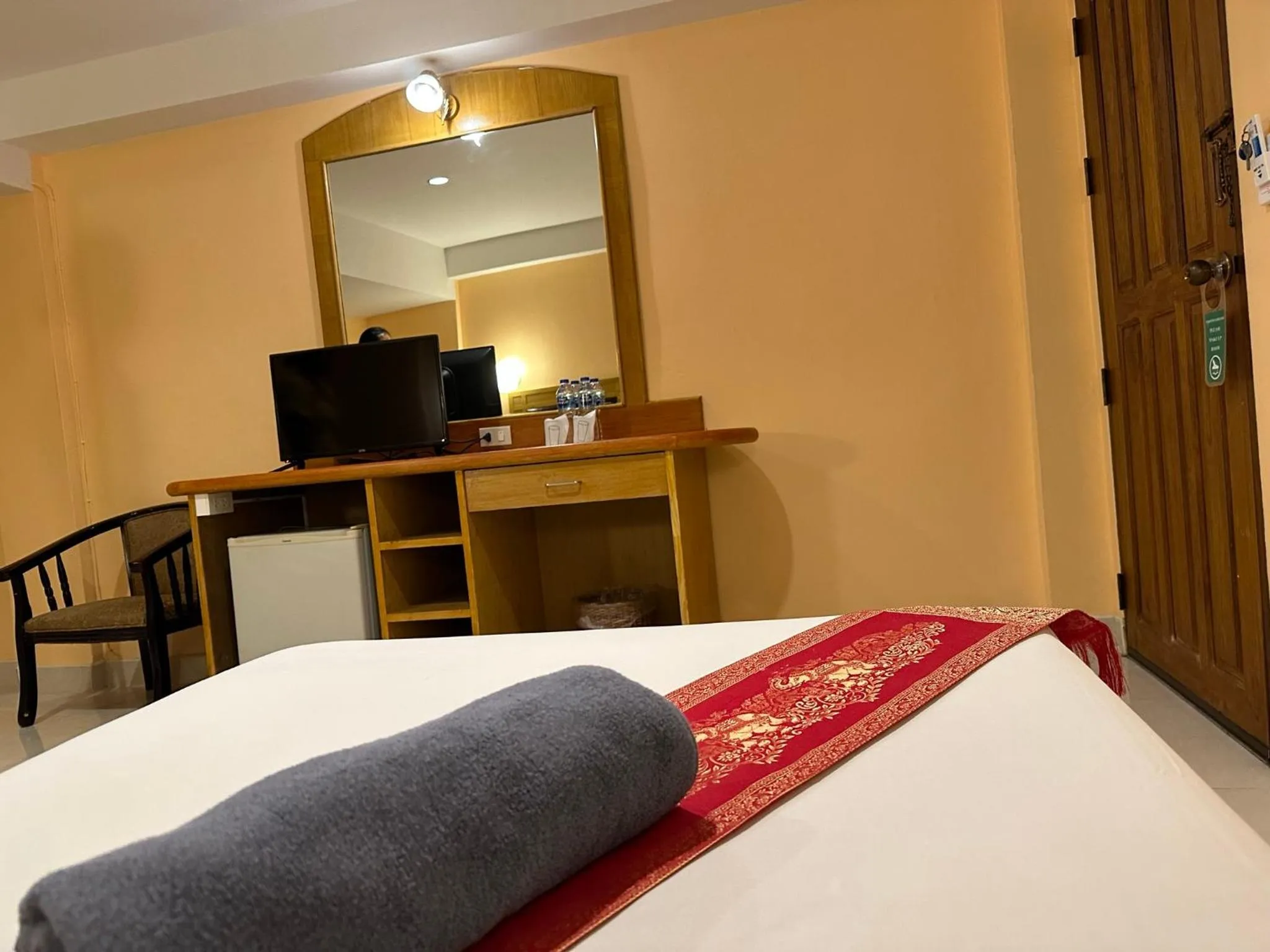room service, Bed in Nid Huahin Hotel