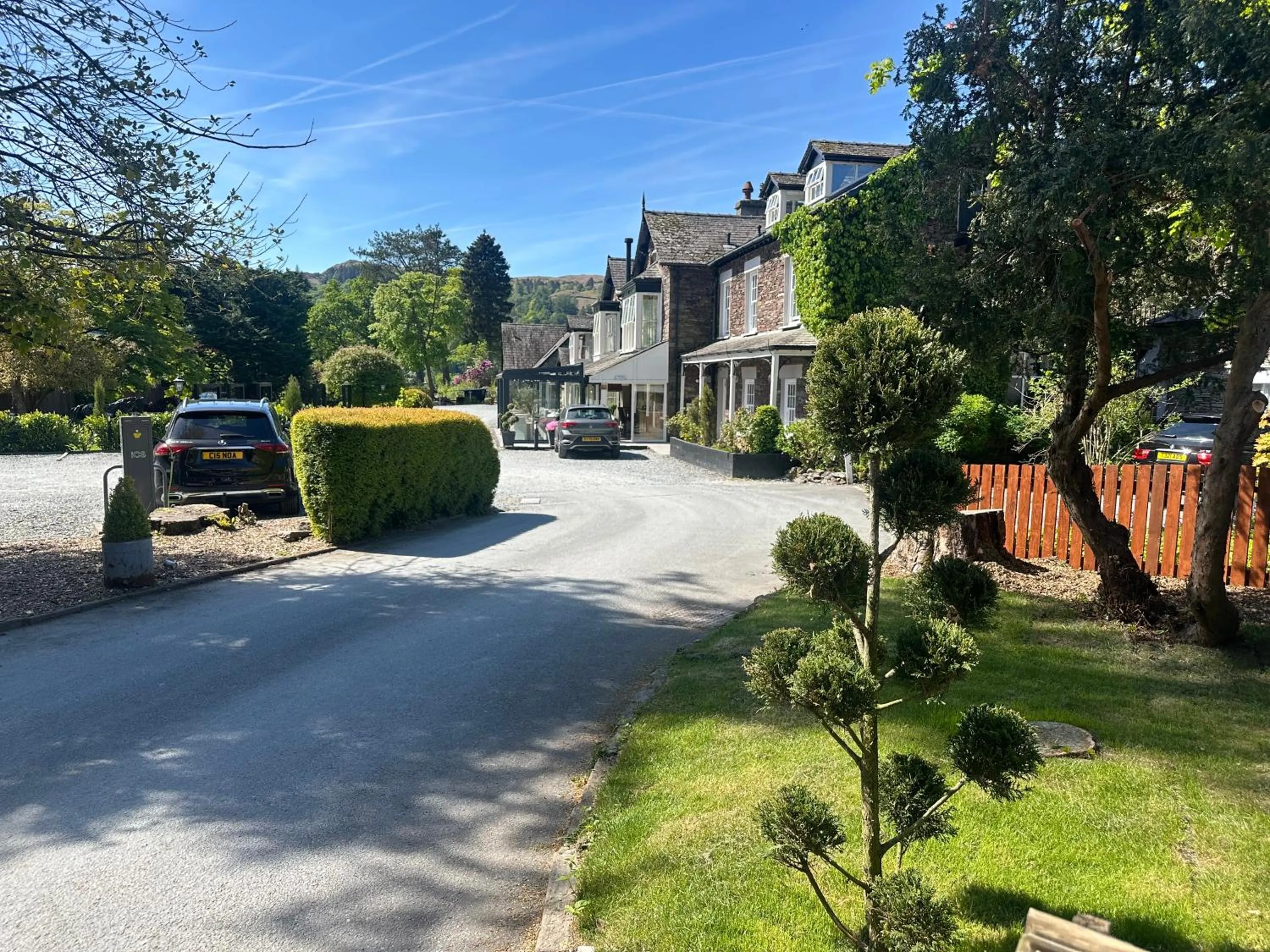 Property building in Bridge House Hotel & Silver Howe View Cottage