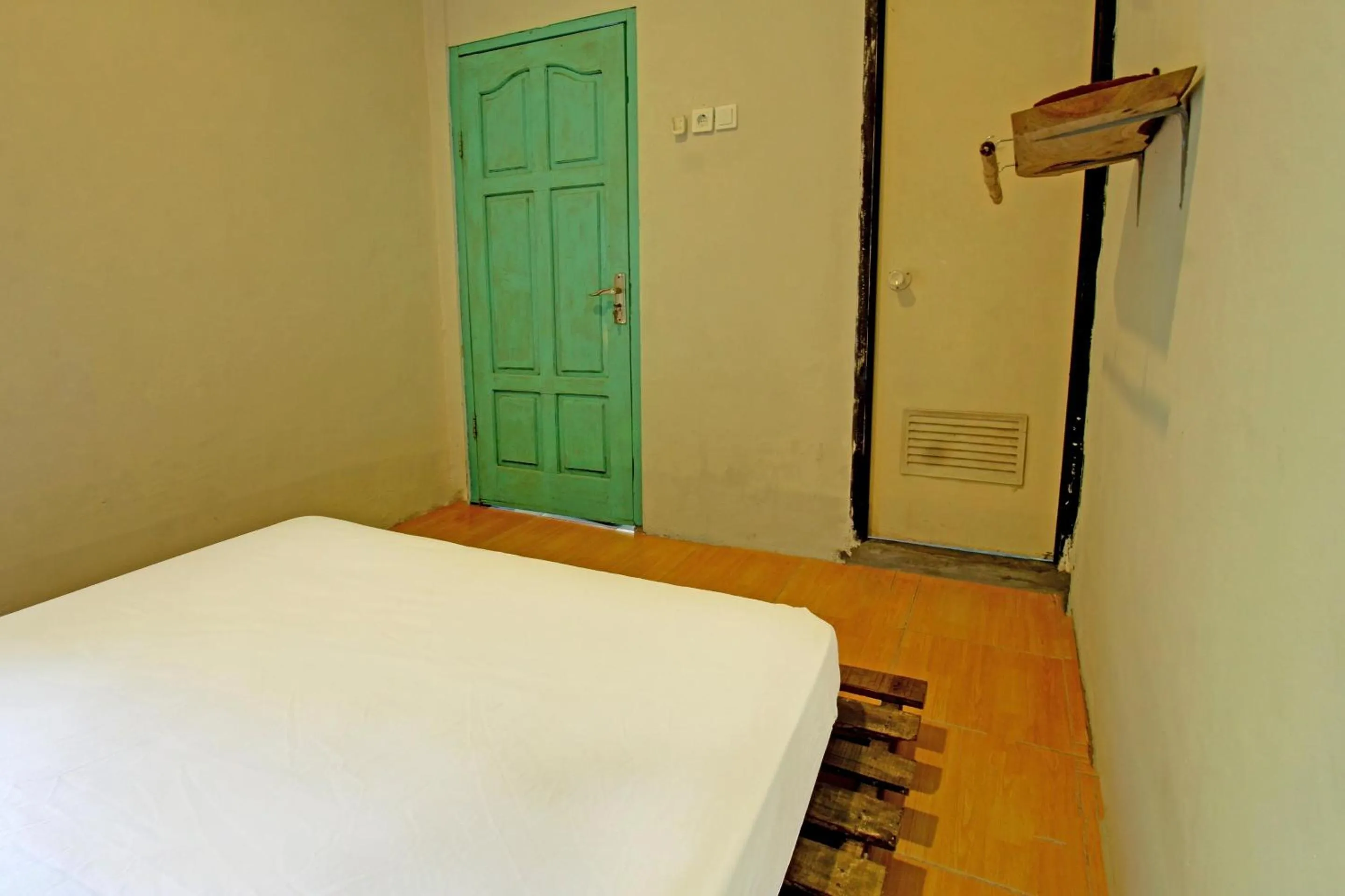 Bedroom, Bed in OYO 92825 Kamar Lombok