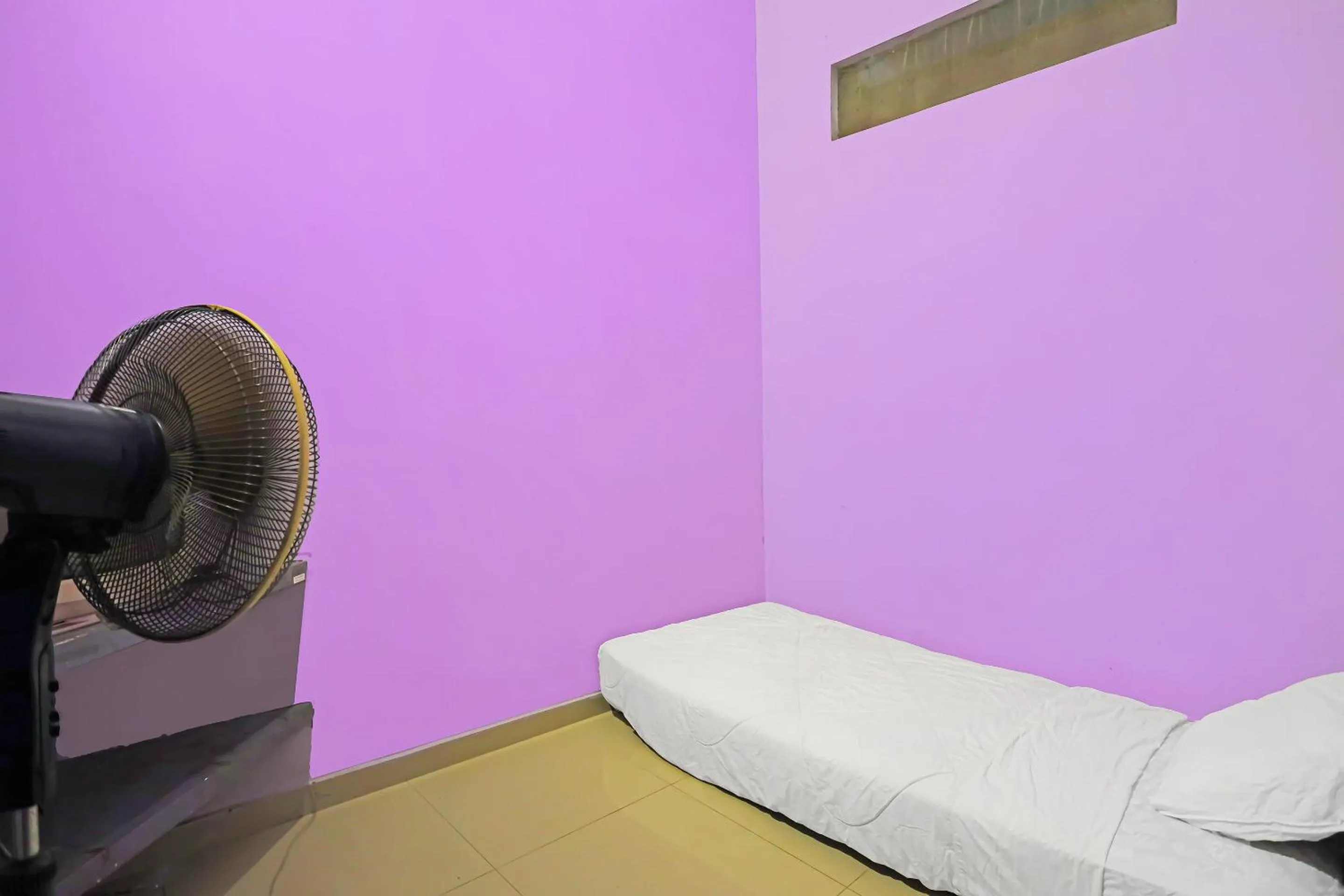 Bedroom in Hotel O Paris SyariahNearTempat Makan Pagi Sore Nohil