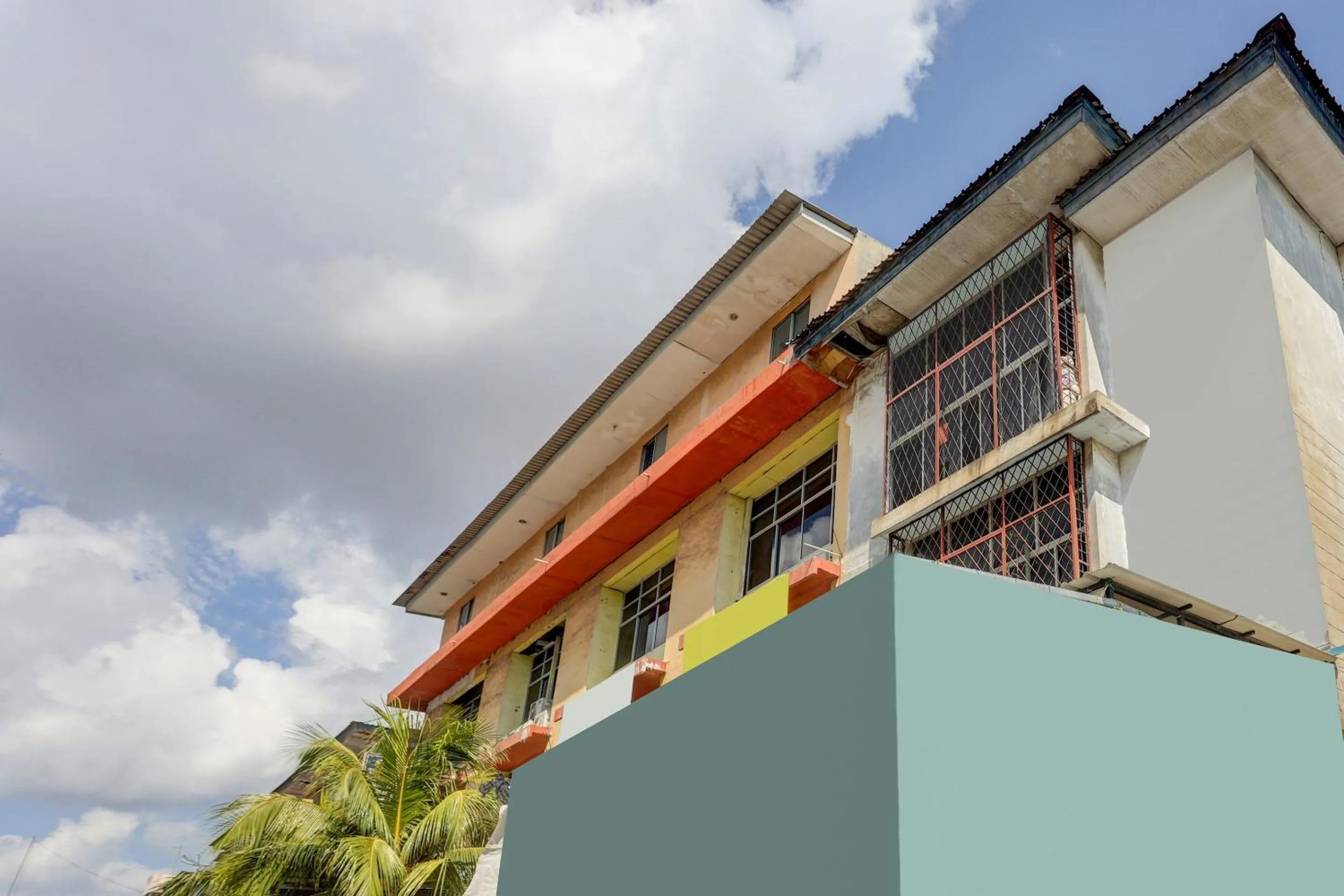 Facade/entrance in Hotel O Josua Passing Stay