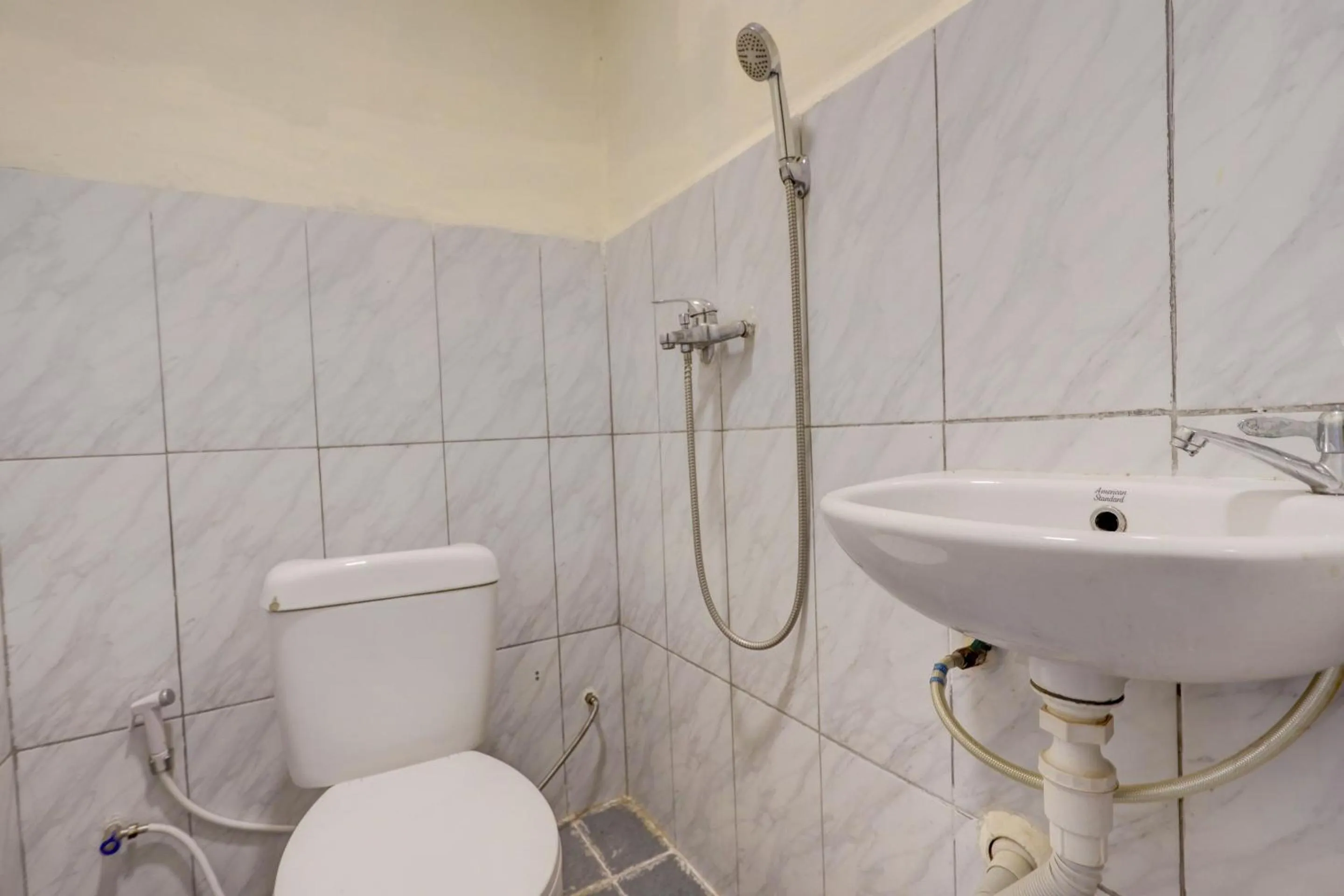 Bathroom in Hotel O Josua Passing Stay