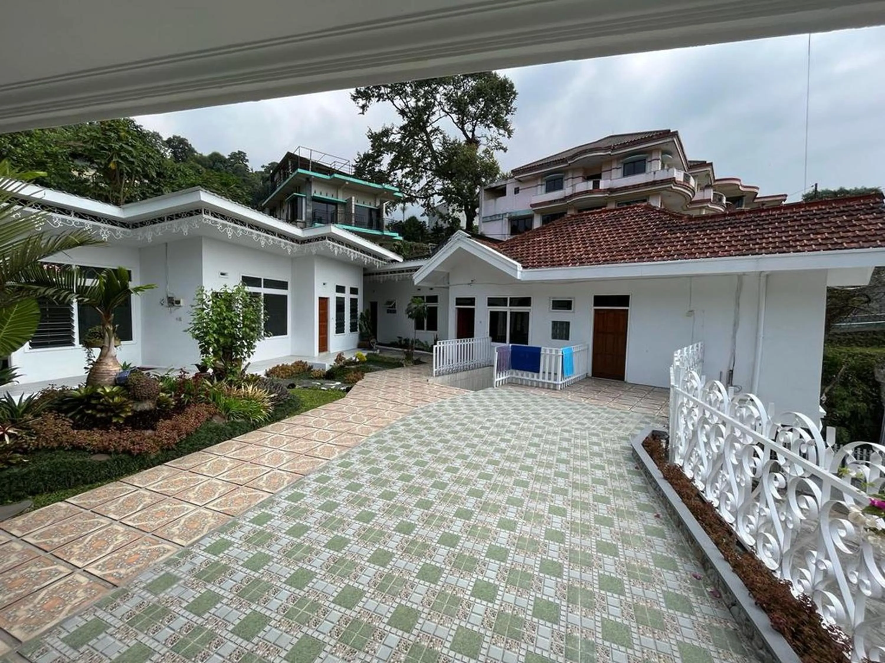 Facade/entrance in OYO LIFE 92844 Penginapan Cibodas