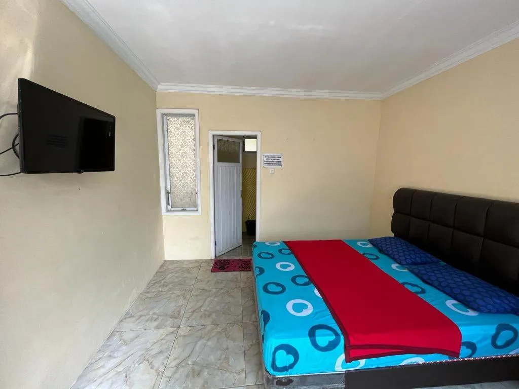 Bedroom, Bed in OYO LIFE 92844 Penginapan Cibodas