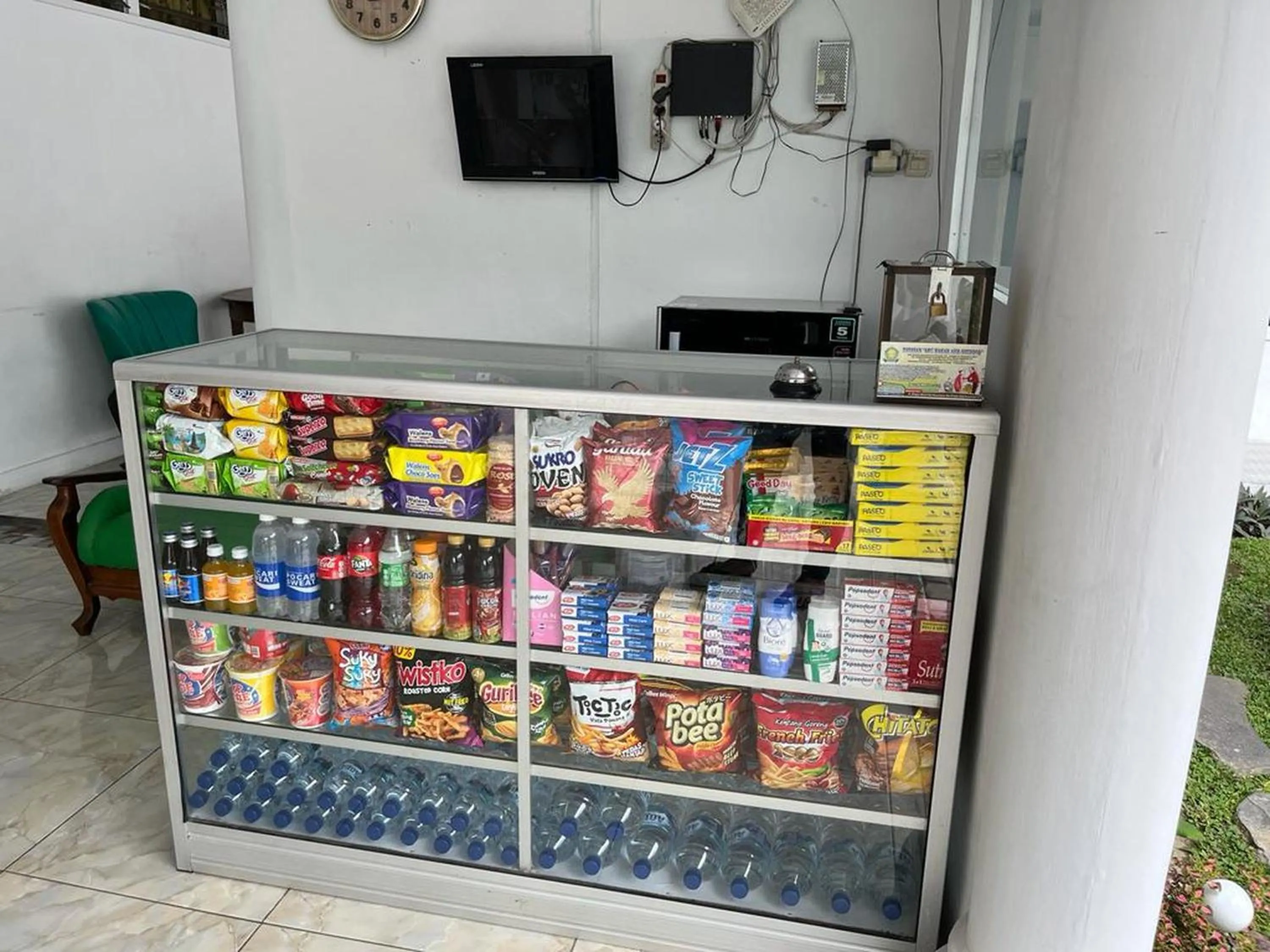 Lobby or reception in OYO LIFE 92844 Penginapan Cibodas