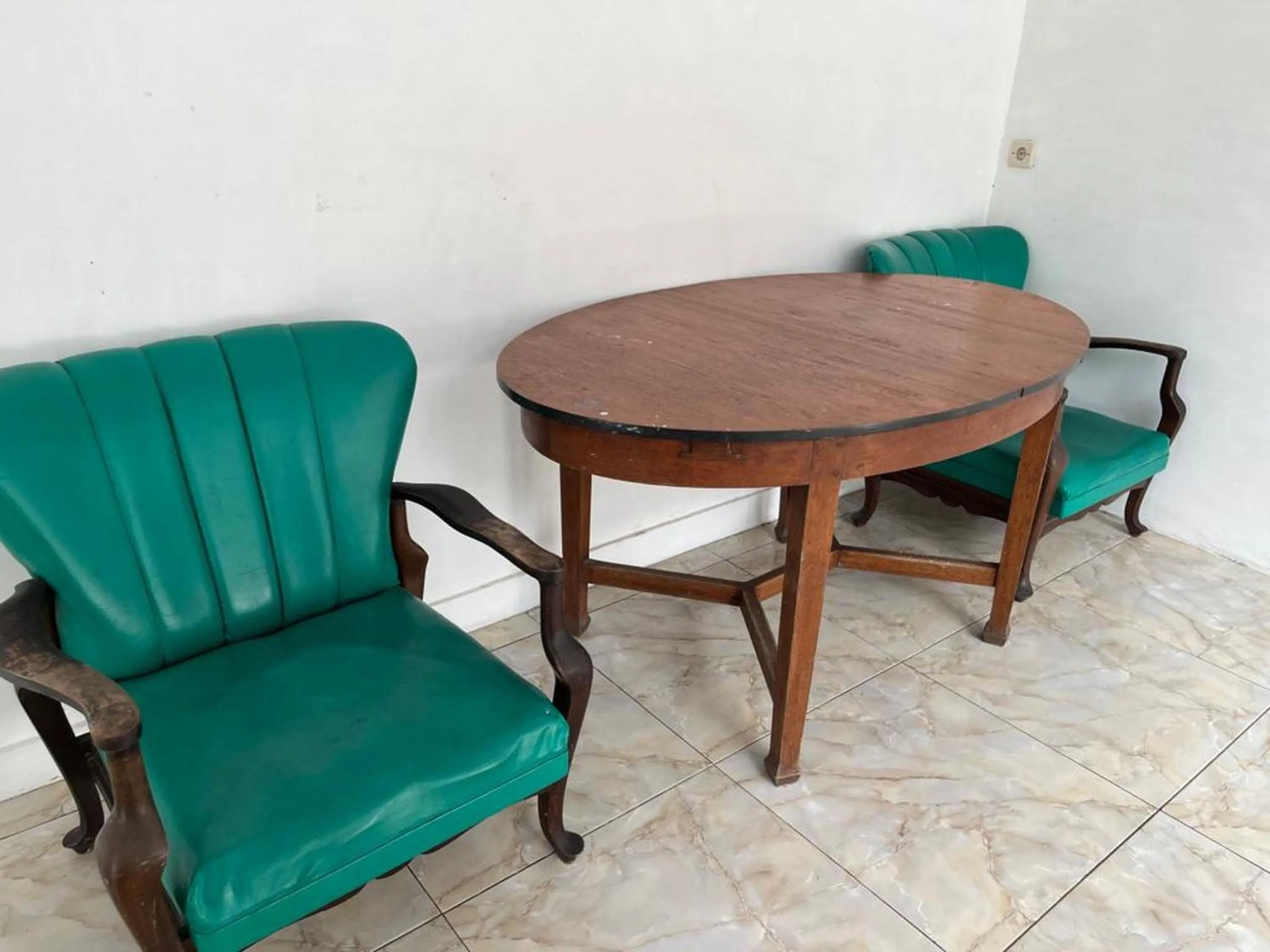 Seating area in OYO LIFE 92844 Penginapan Cibodas