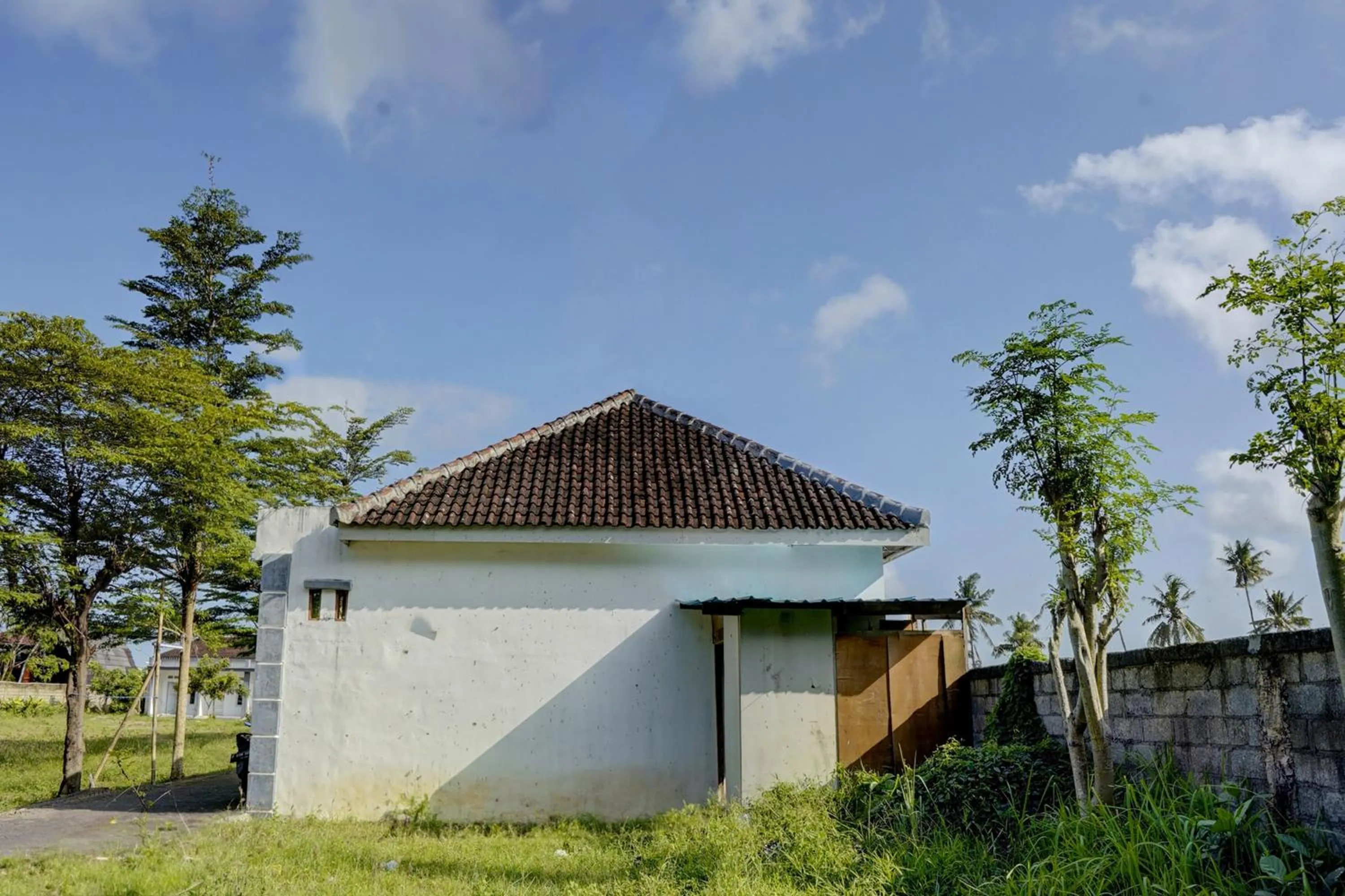 Facade/entrance in Hotel O Griya Sandi Syariah Rogojampi