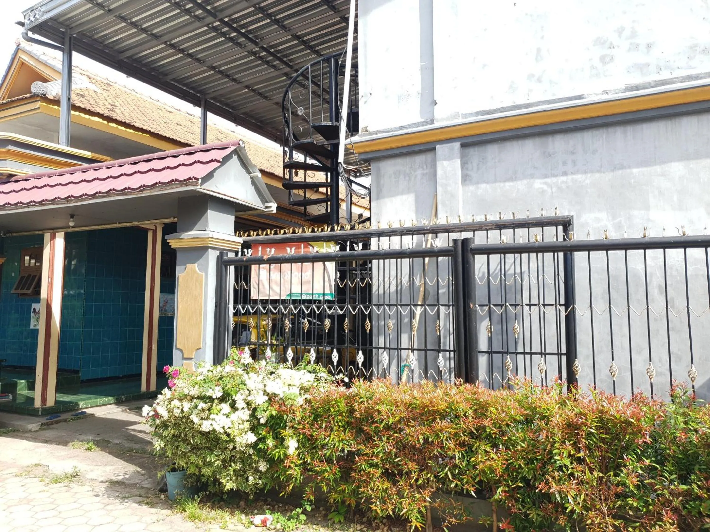 Facade/entrance in Hotel O Kos Haji Jakfar SyariahNearPancoran mas 25