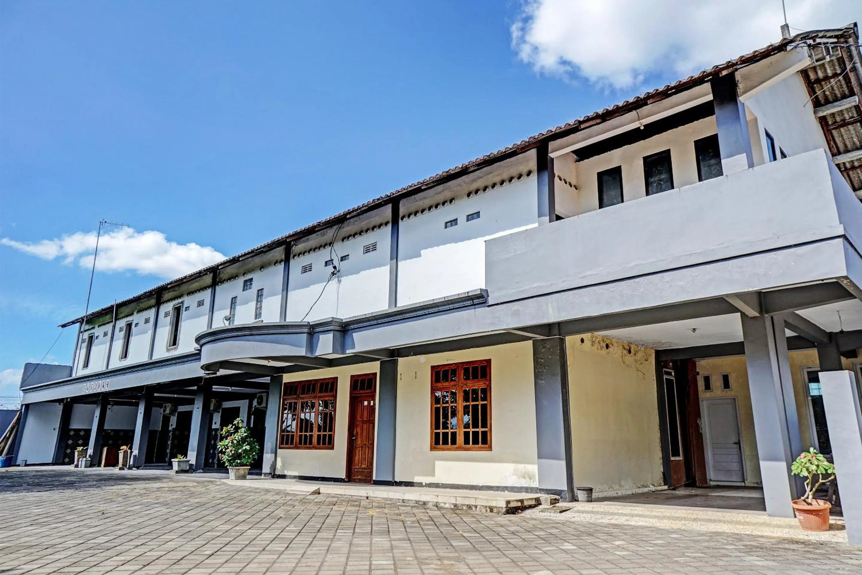 Facade/entrance in Hotel O Nusantara