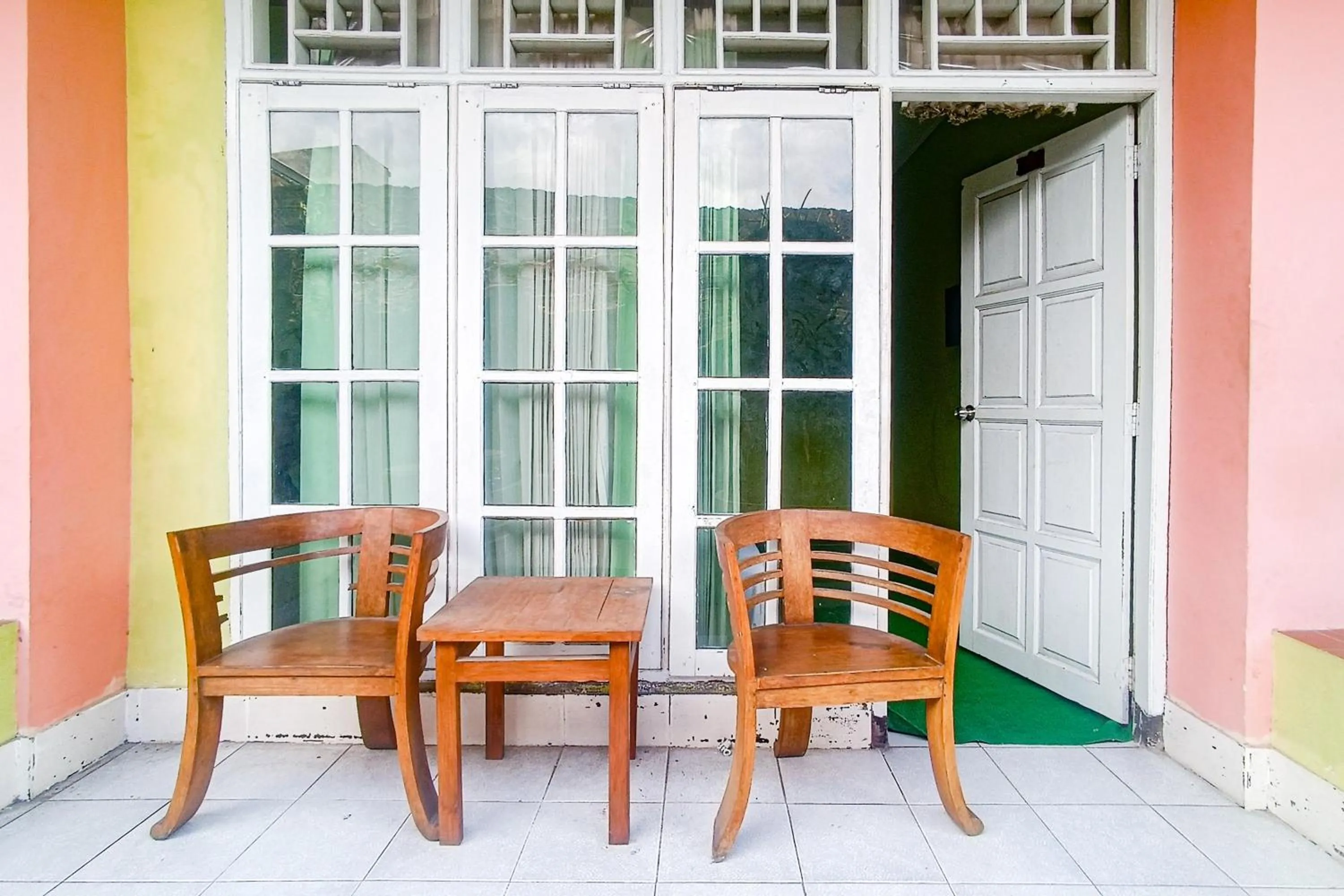 Seating area in Hotel Dienda Hayu