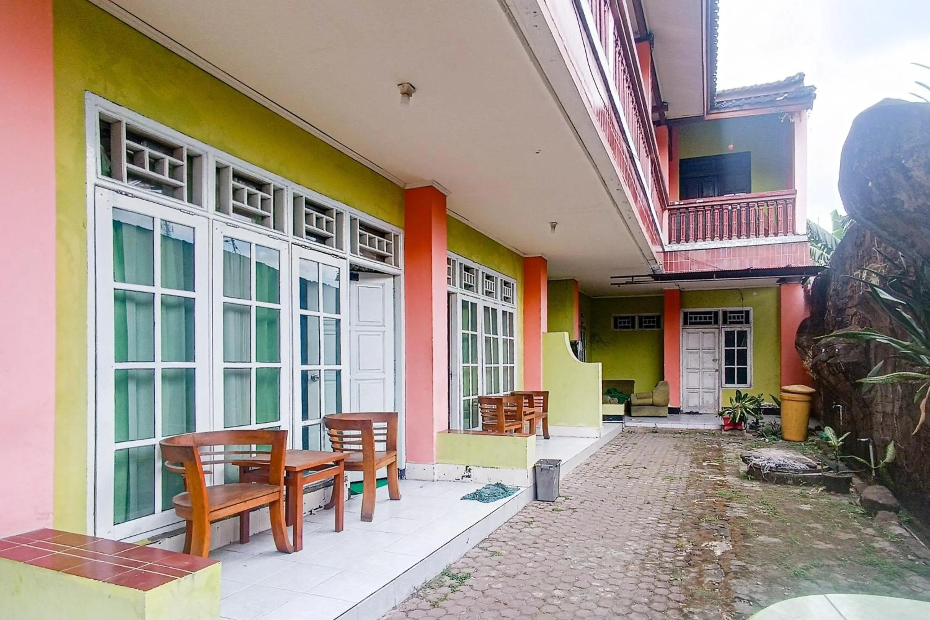 Facade/entrance in Hotel Dienda Hayu