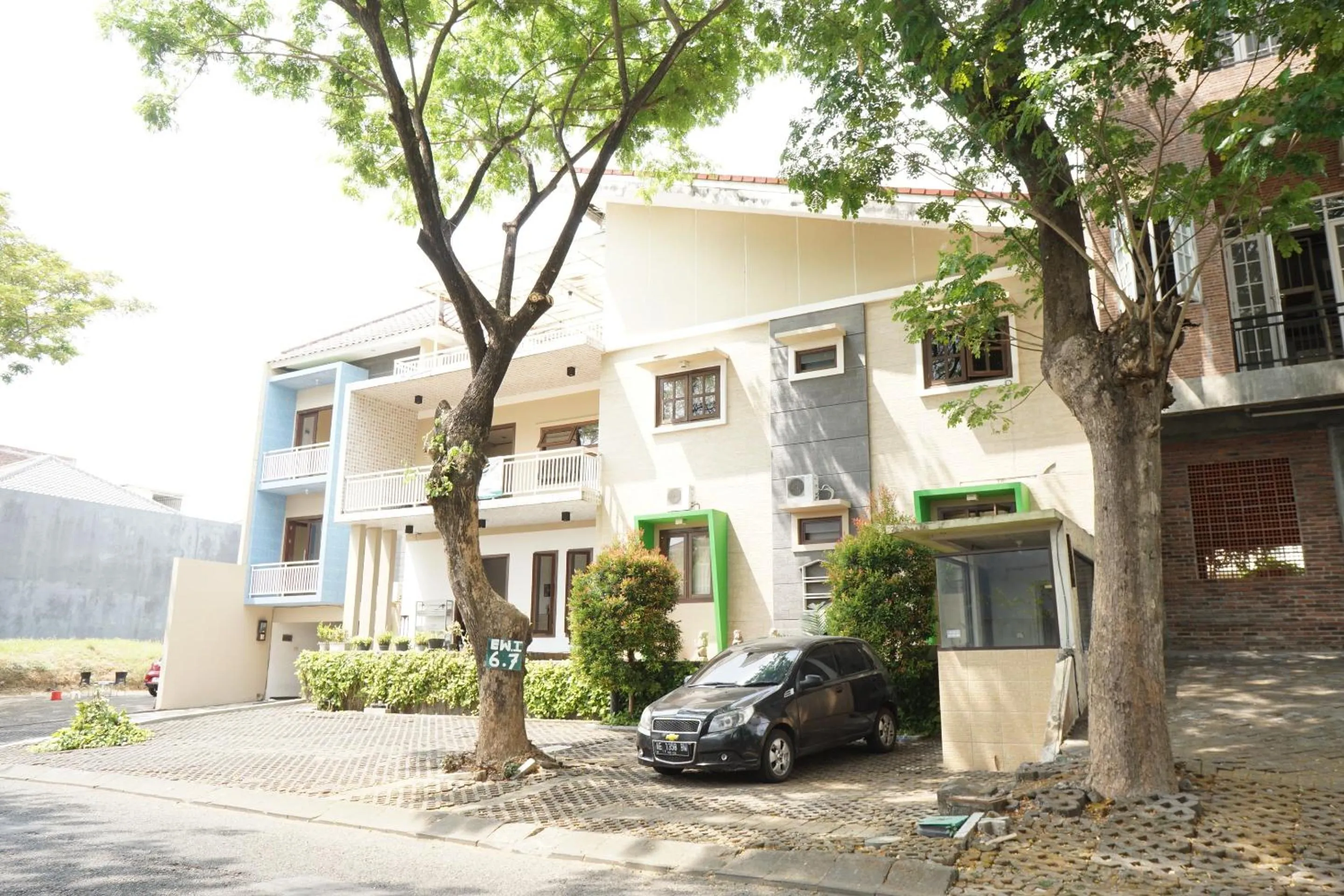 Facade/entrance in OYO 92863 Hotel Blessing