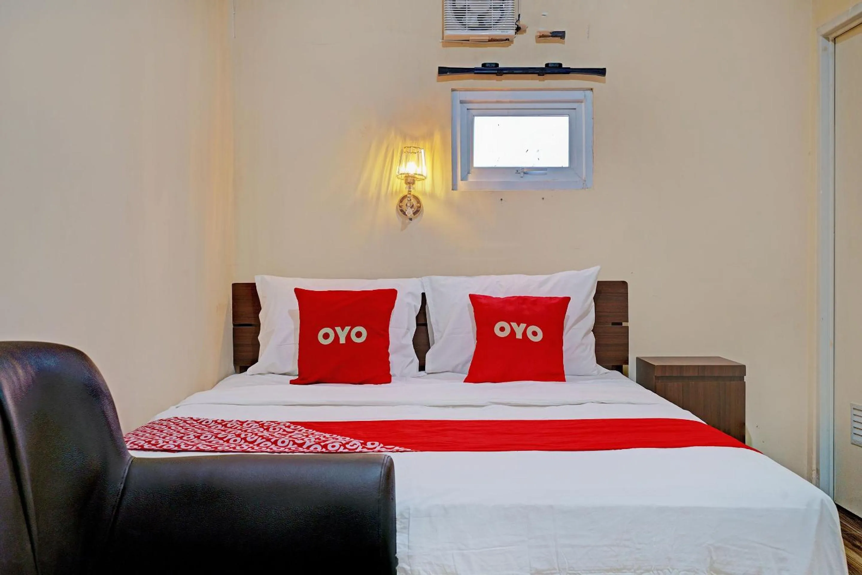 Bedroom in OYO 92871 Ciparay Residence