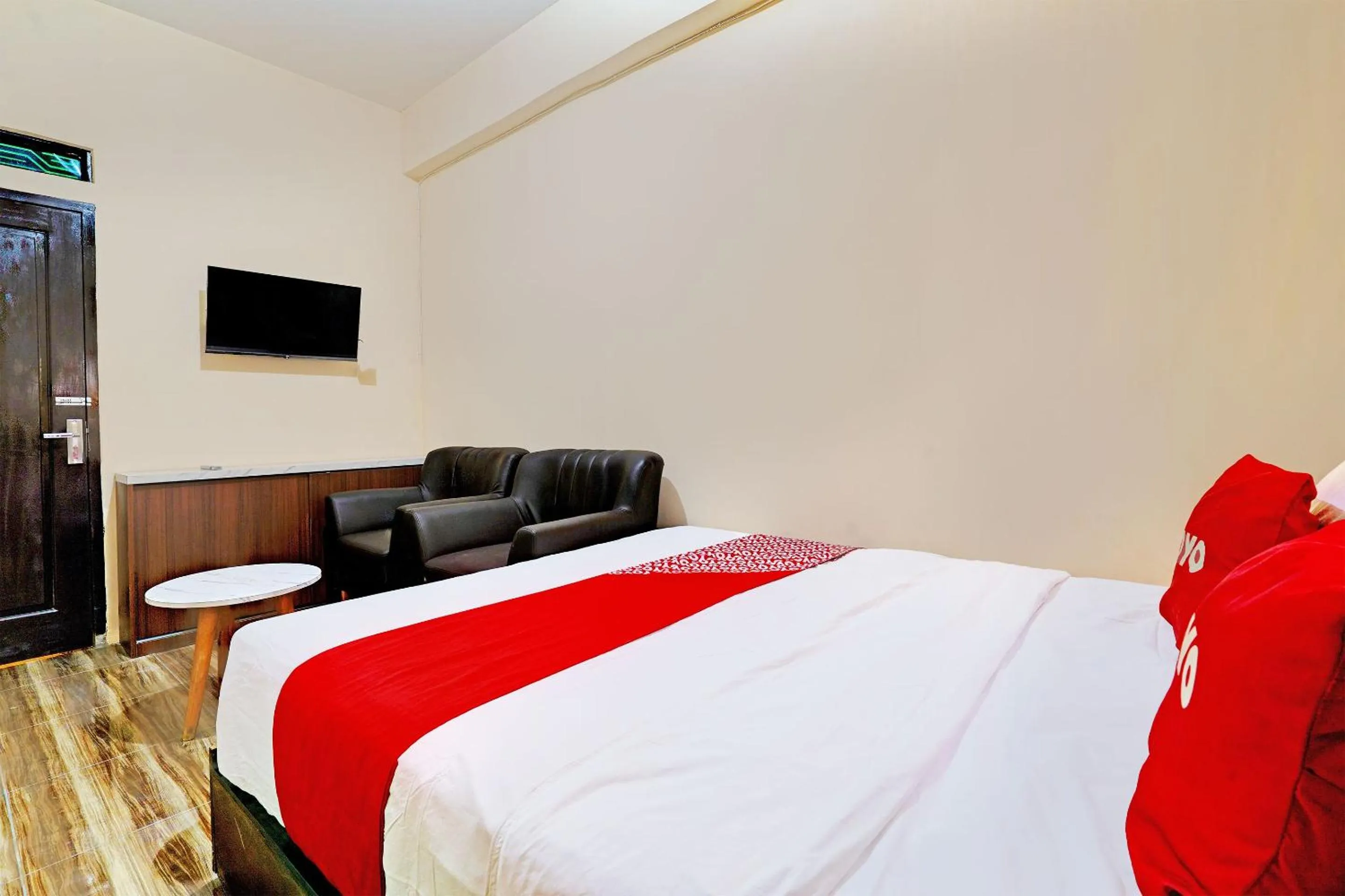 Bedroom in OYO 92871 Ciparay Residence