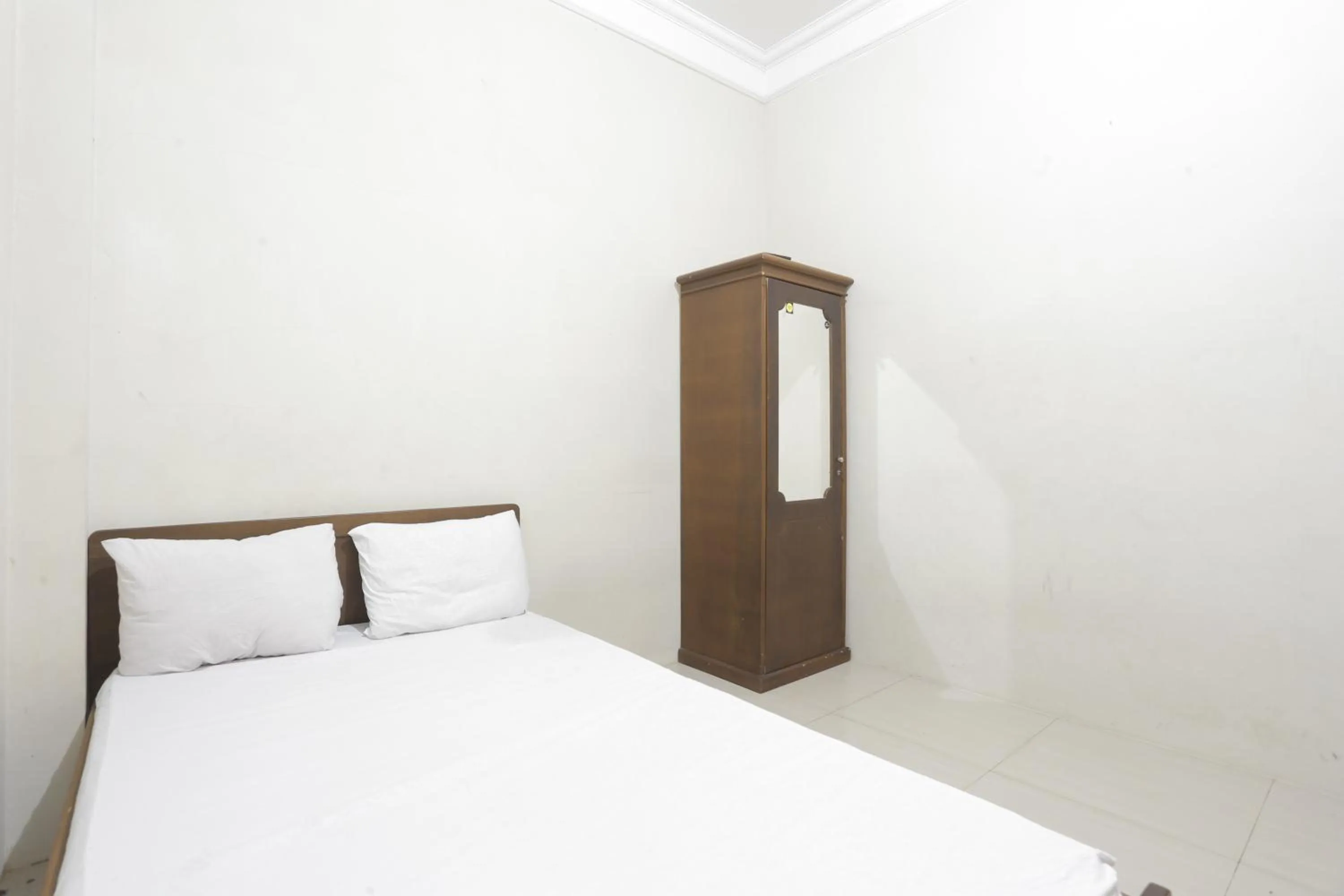 Bedroom, Bed in Hotel O Guest House Pandita