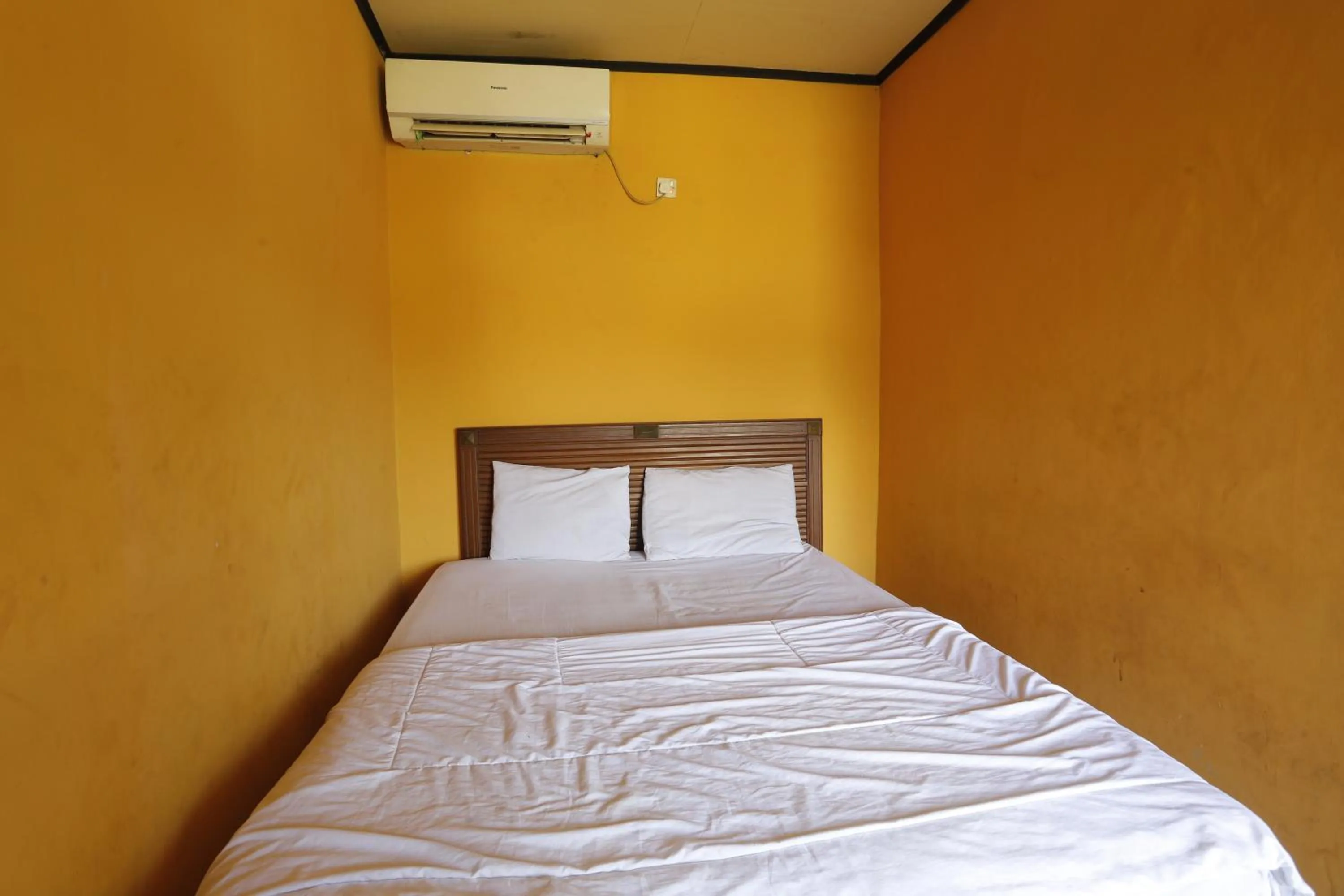 Bedroom, Bed in Hotel O Guest House Pandita