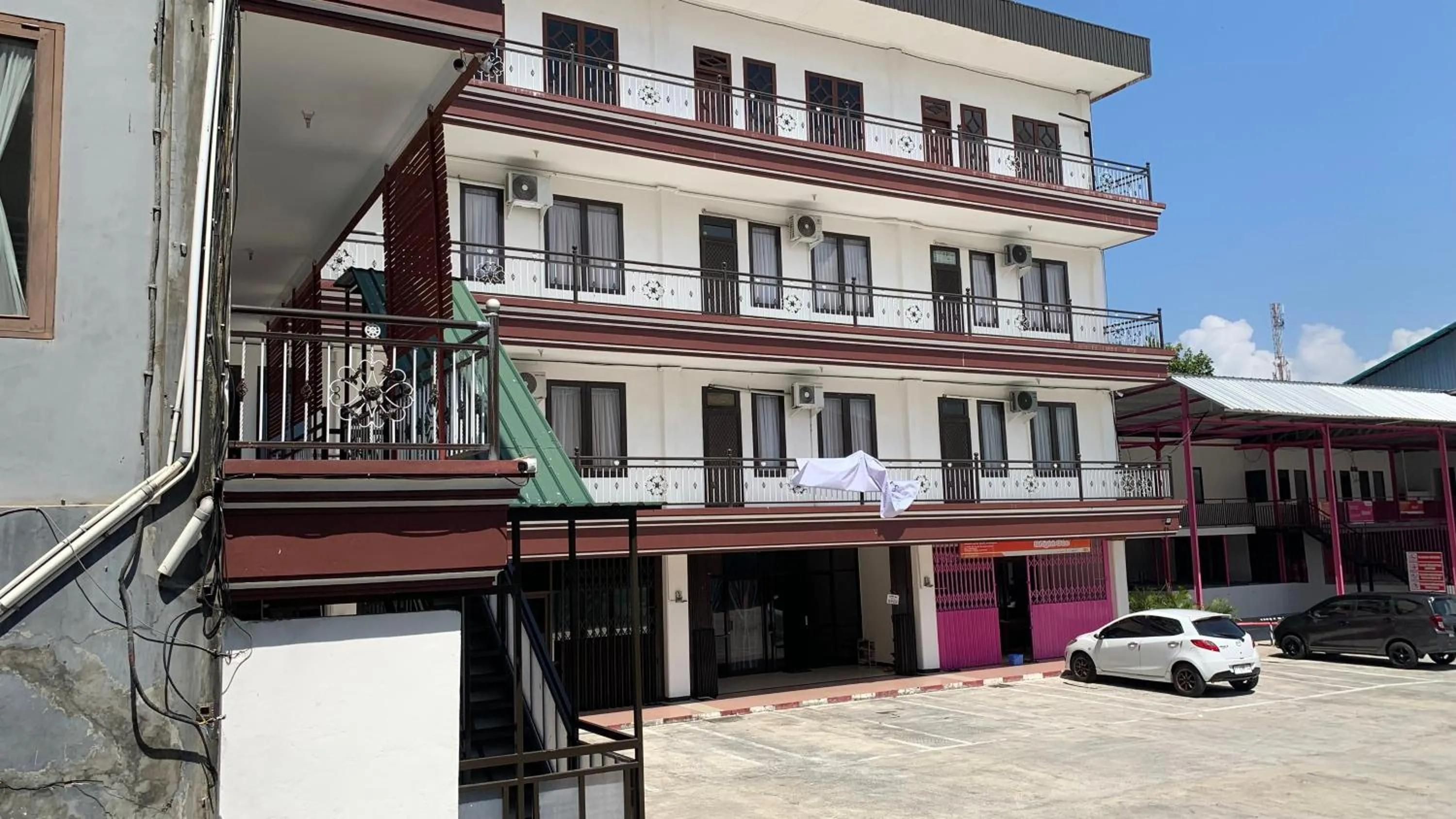 Facade/entrance in Hotel O Guest House Pandita