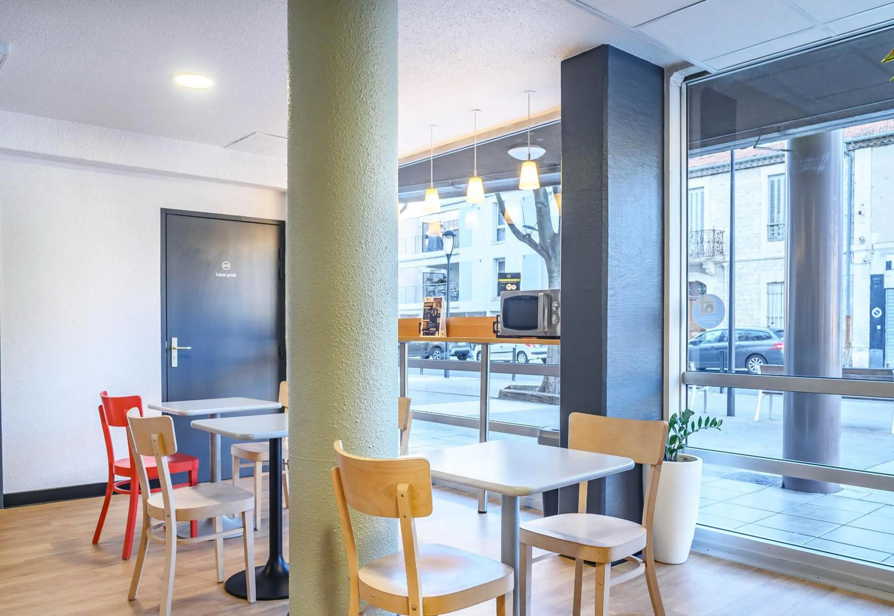 Breakfast in B&B HOTEL Nîmes Centre Arènes