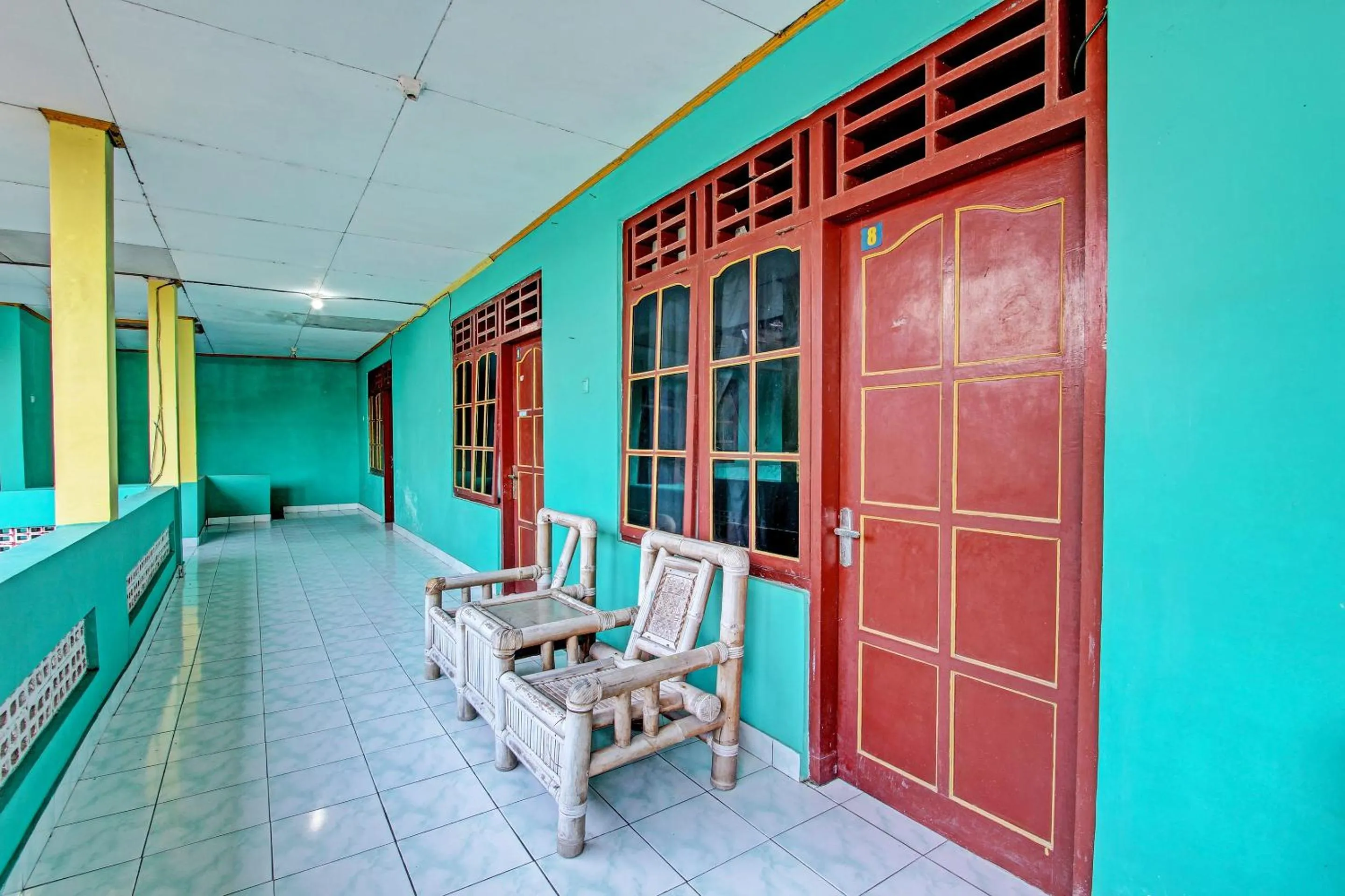 Lobby or reception in SPOT ON 92873 Losmen Parikesit